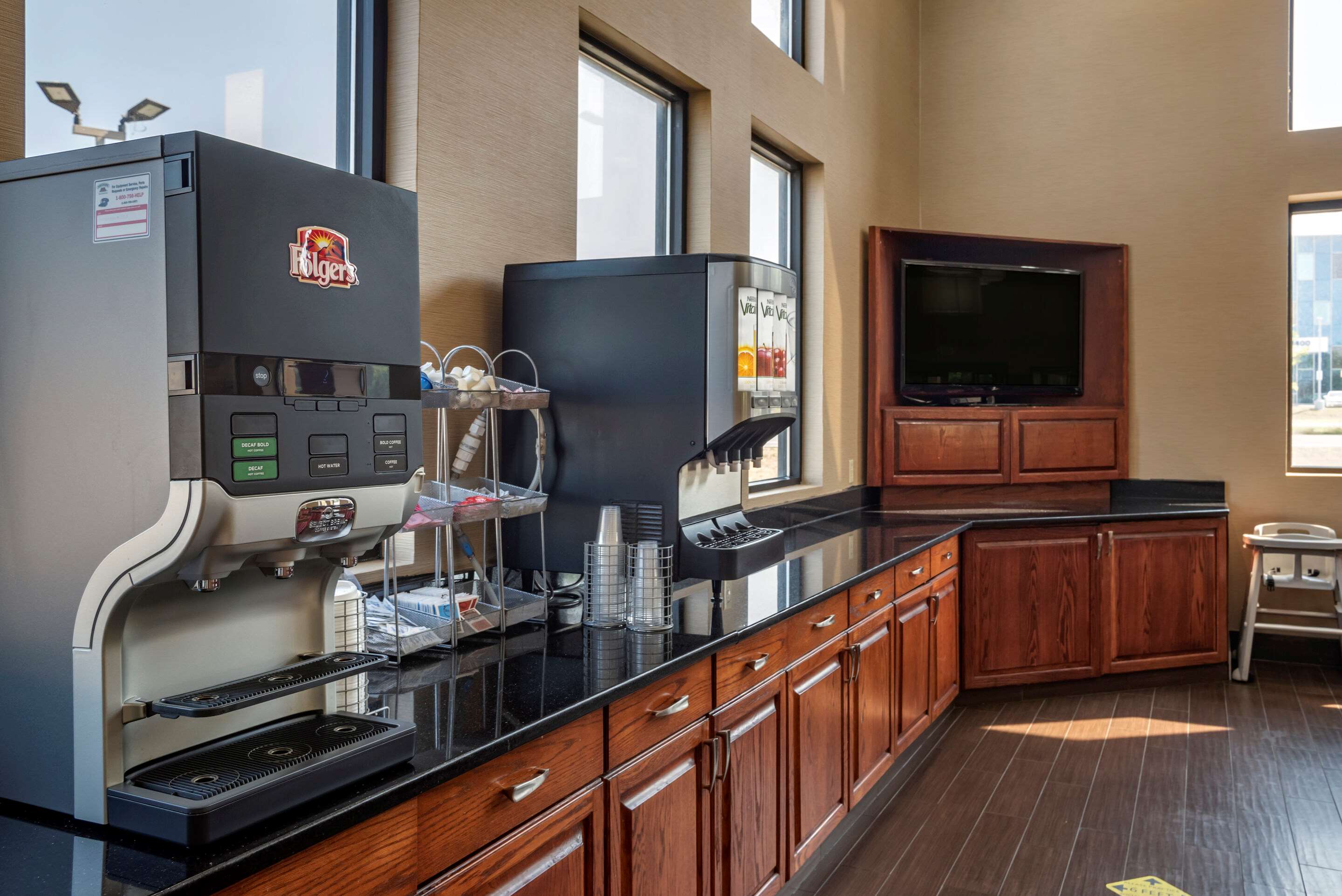 Breakfast area | Comfort Suites