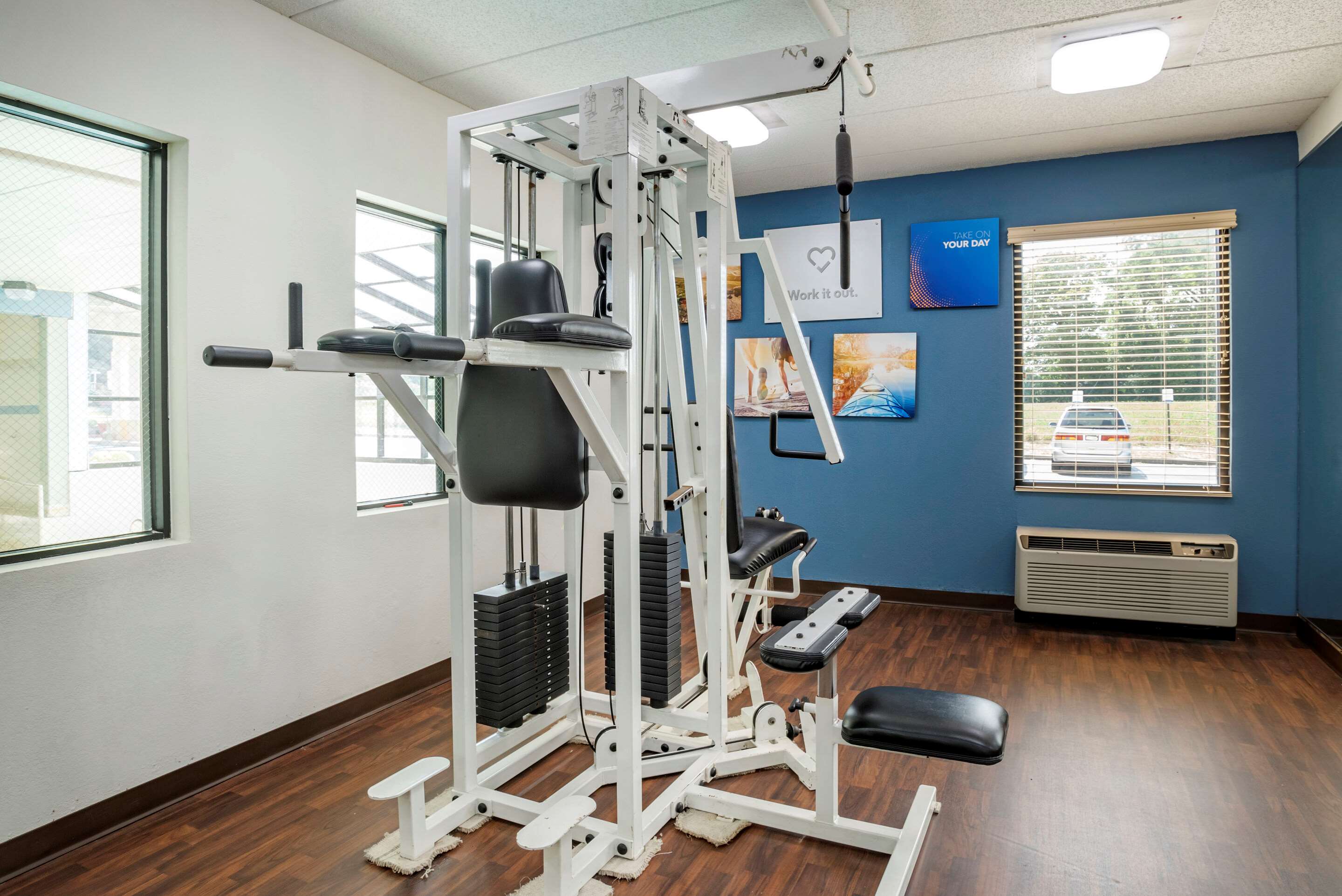 Exercise room | Comfort Suites