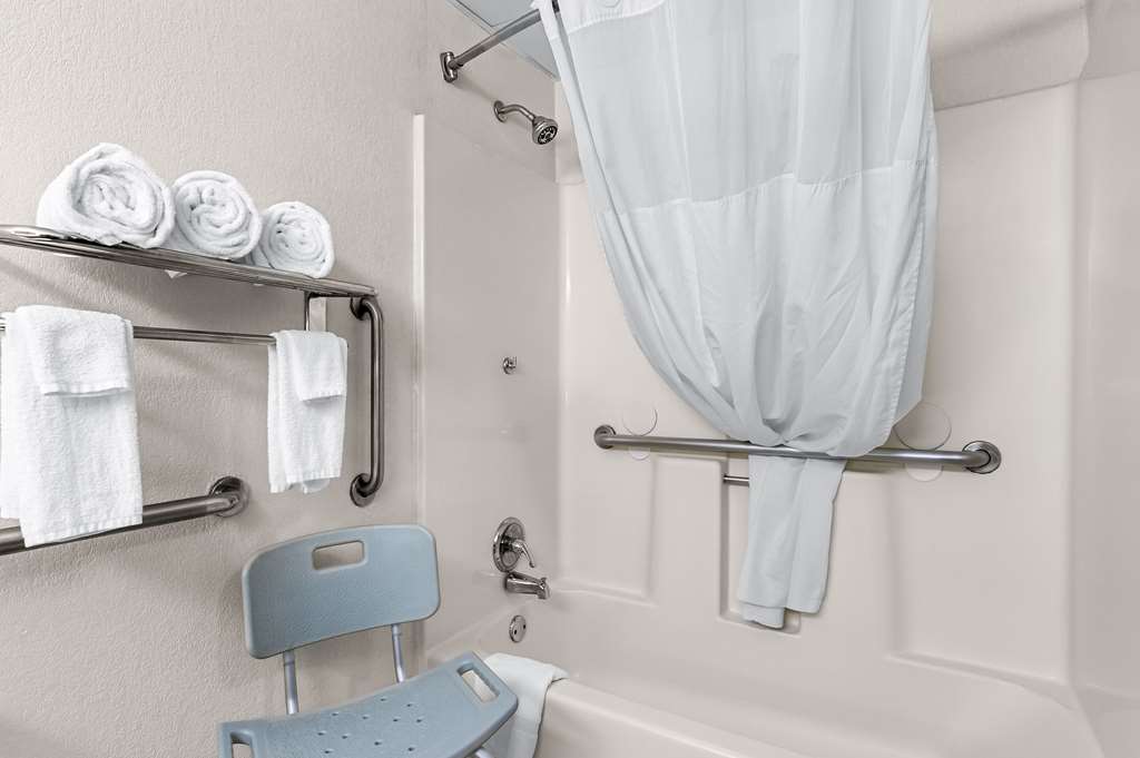 QUALITY INN JESSUP - COLUMBIA SOUTH-guestroom-Guest Room,Bathroom,On-Site.jpg