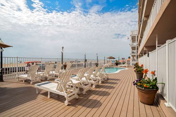 Pool - Comfort Inn Boardwalk Ocean City