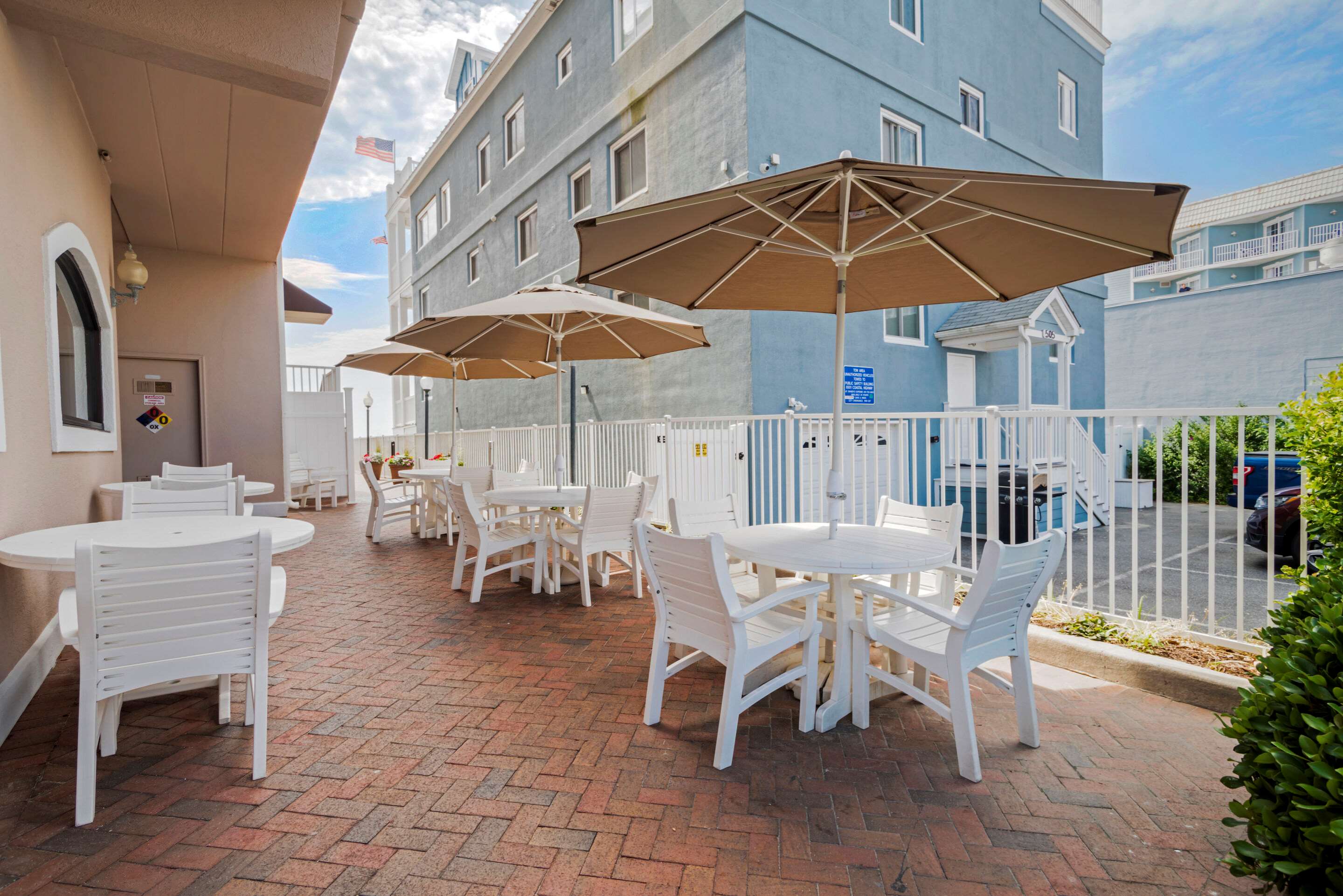 Patio | Comfort Inn Ocean City Boardwalk