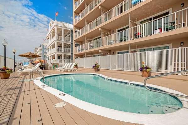 Pool - Comfort Inn Boardwalk Ocean City