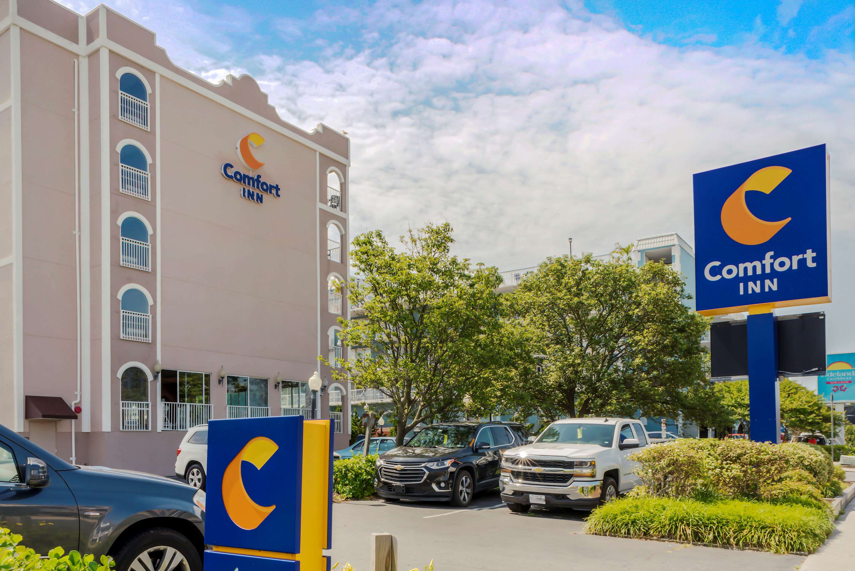 Hotel entrance | Comfort Inn Ocean City Boardwalk