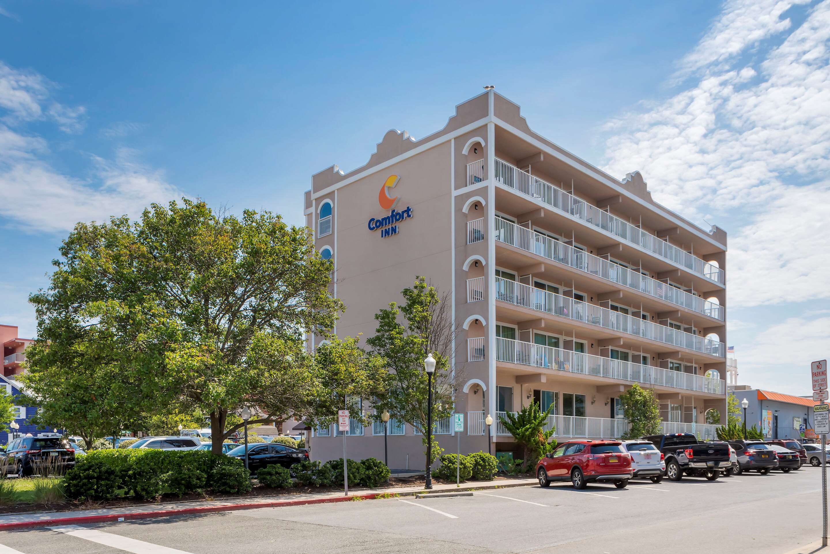 Hotel Parking Area | Comfort Inn Ocean City Boardwalk