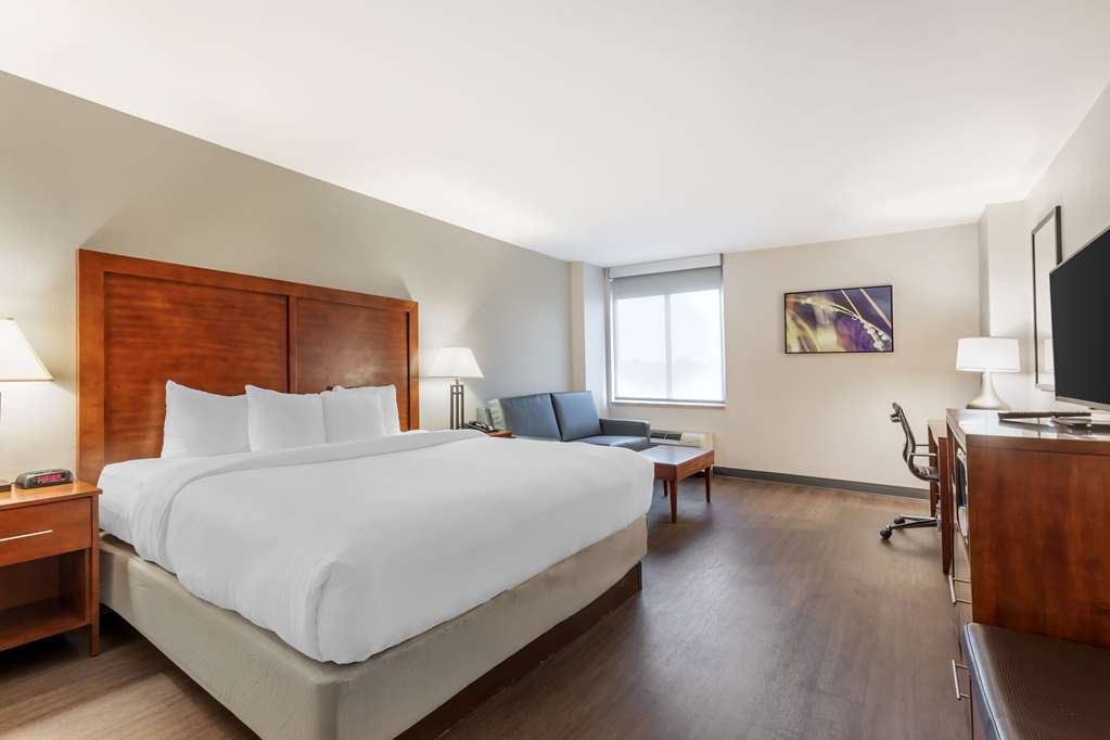 COMFORT INN CONFERENCE CENTER-guestroom-Guest Room,On-Site.jpg