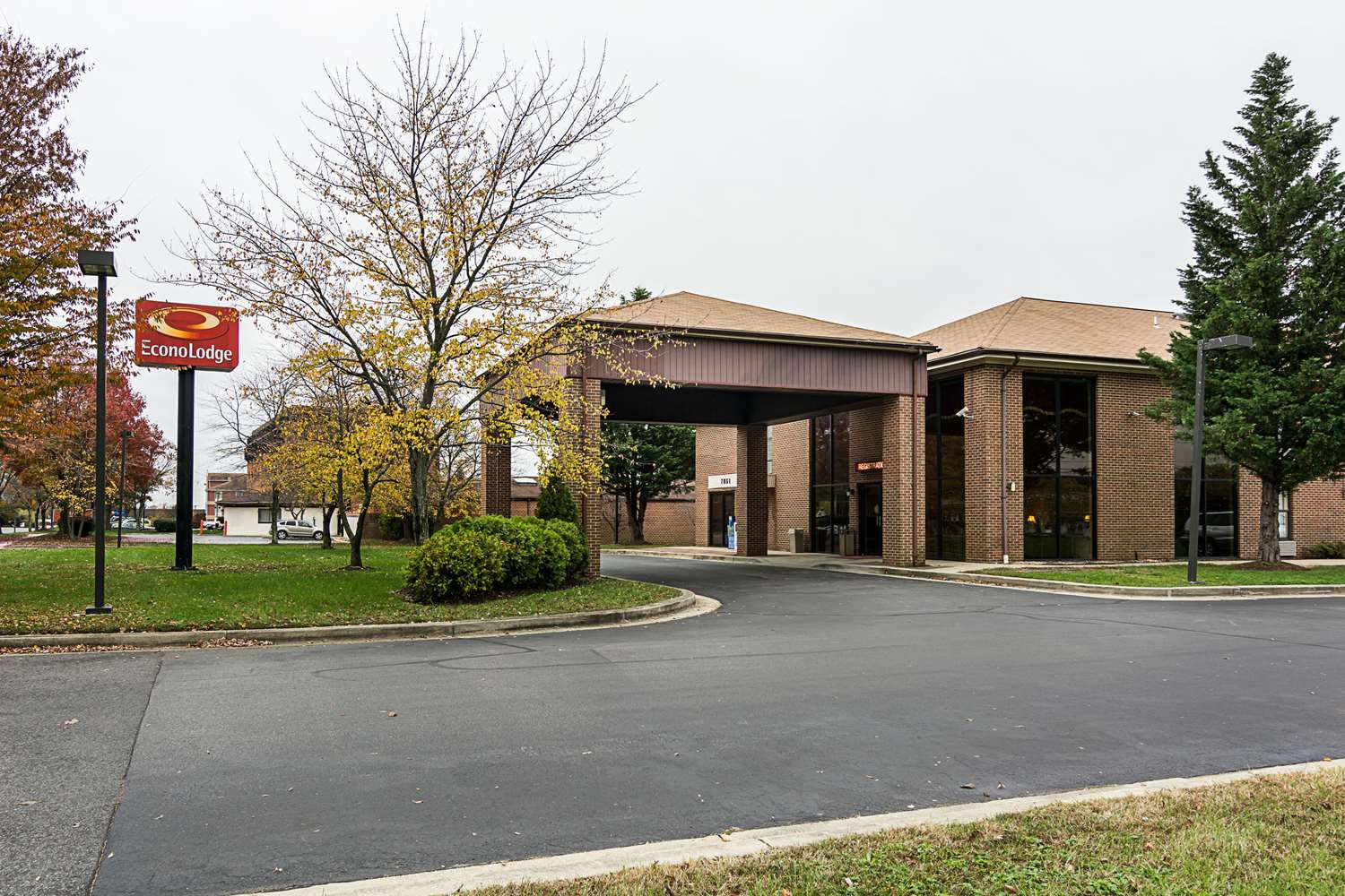 Econo Lodge Clinton, MD See Discounts