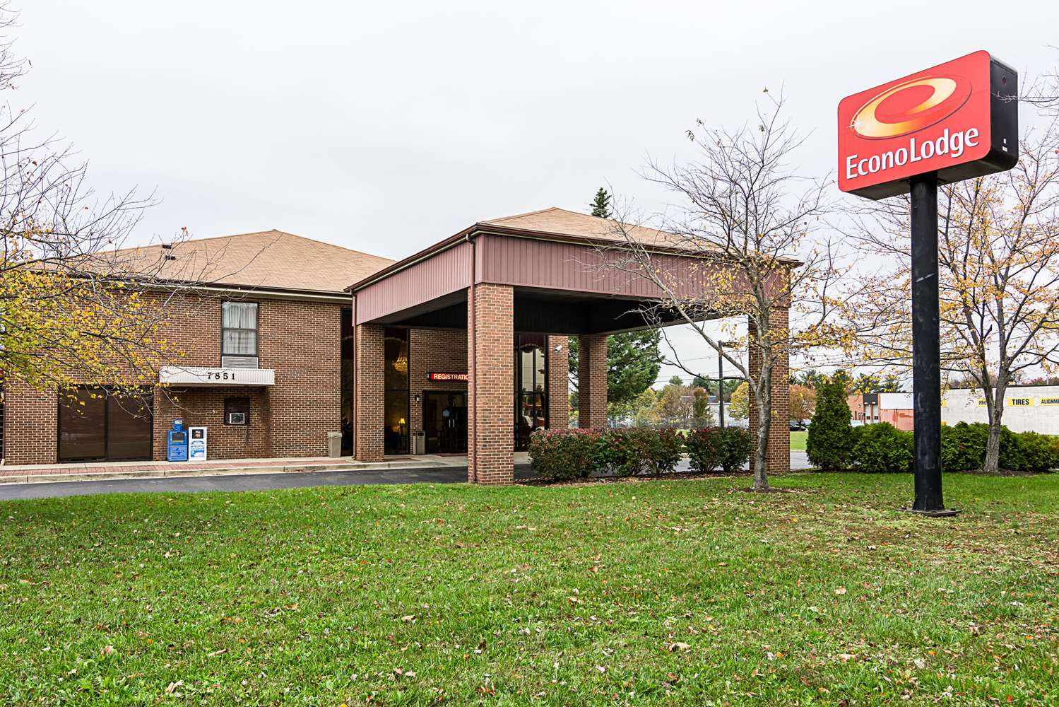 Econo Lodge Clinton, MD See Discounts