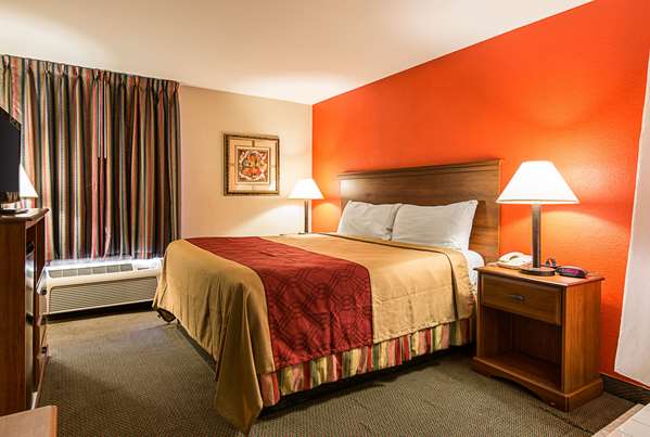 Suite - Econo Lodge Clinton