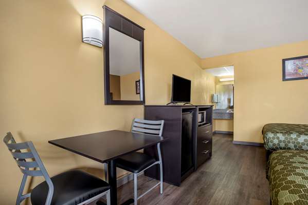  - Econo Lodge Intown Easton