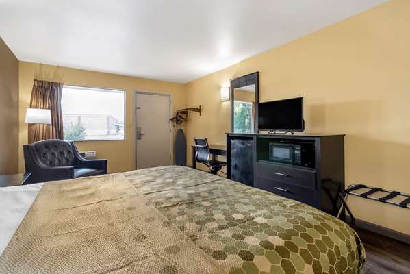  - Econo Lodge Intown Easton