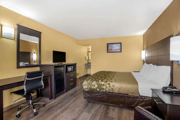  - Econo Lodge Intown Easton
