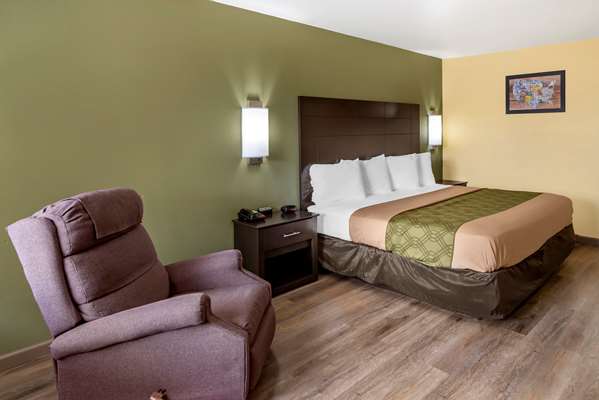  - Econo Lodge Intown Easton