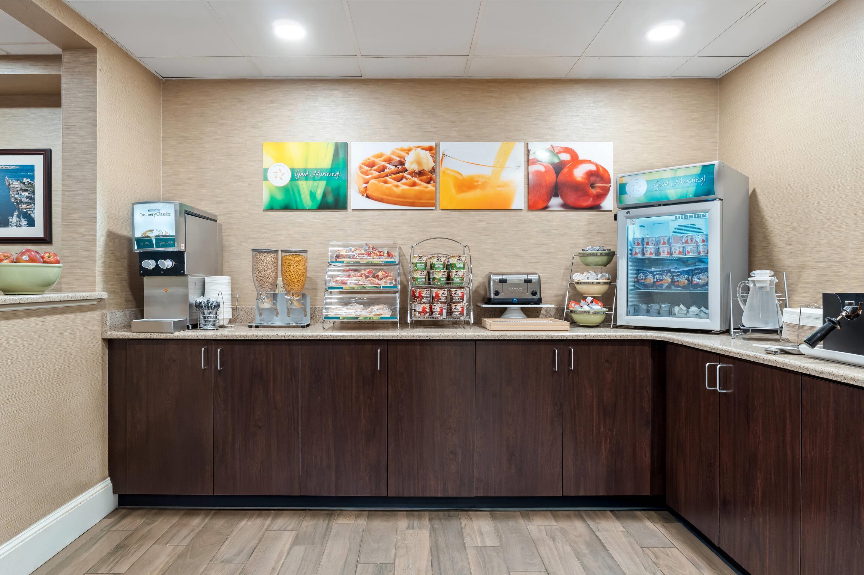Breakfast area | Quality Inn & Suites Ocean City Fenwick
