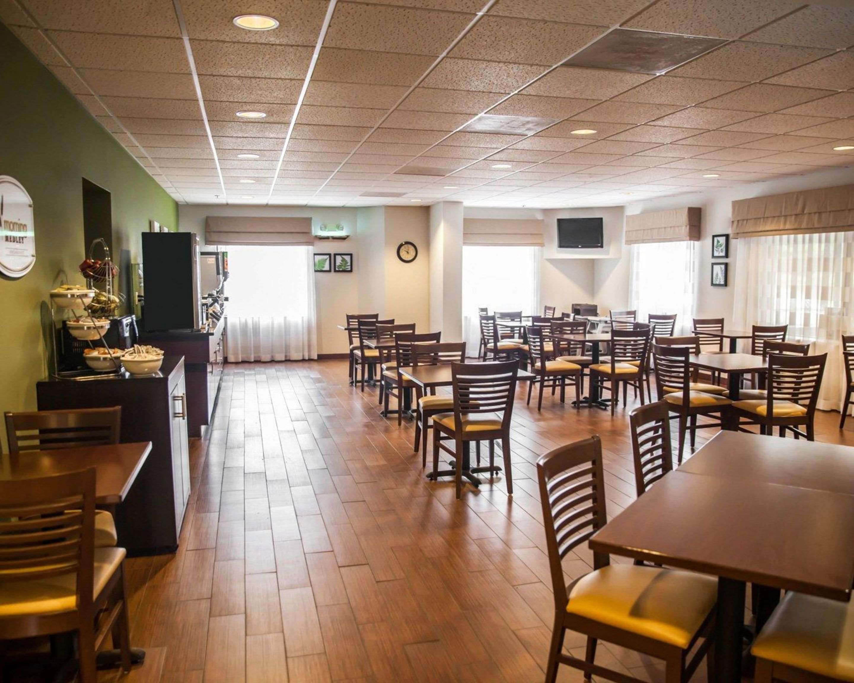 Enjoy breakfast in this seating area | Sleep Inn & Suites