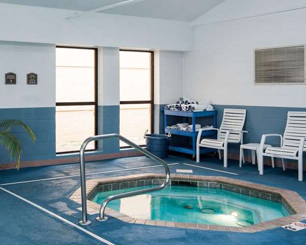Pool - Comfort Inn & Suites LaVale