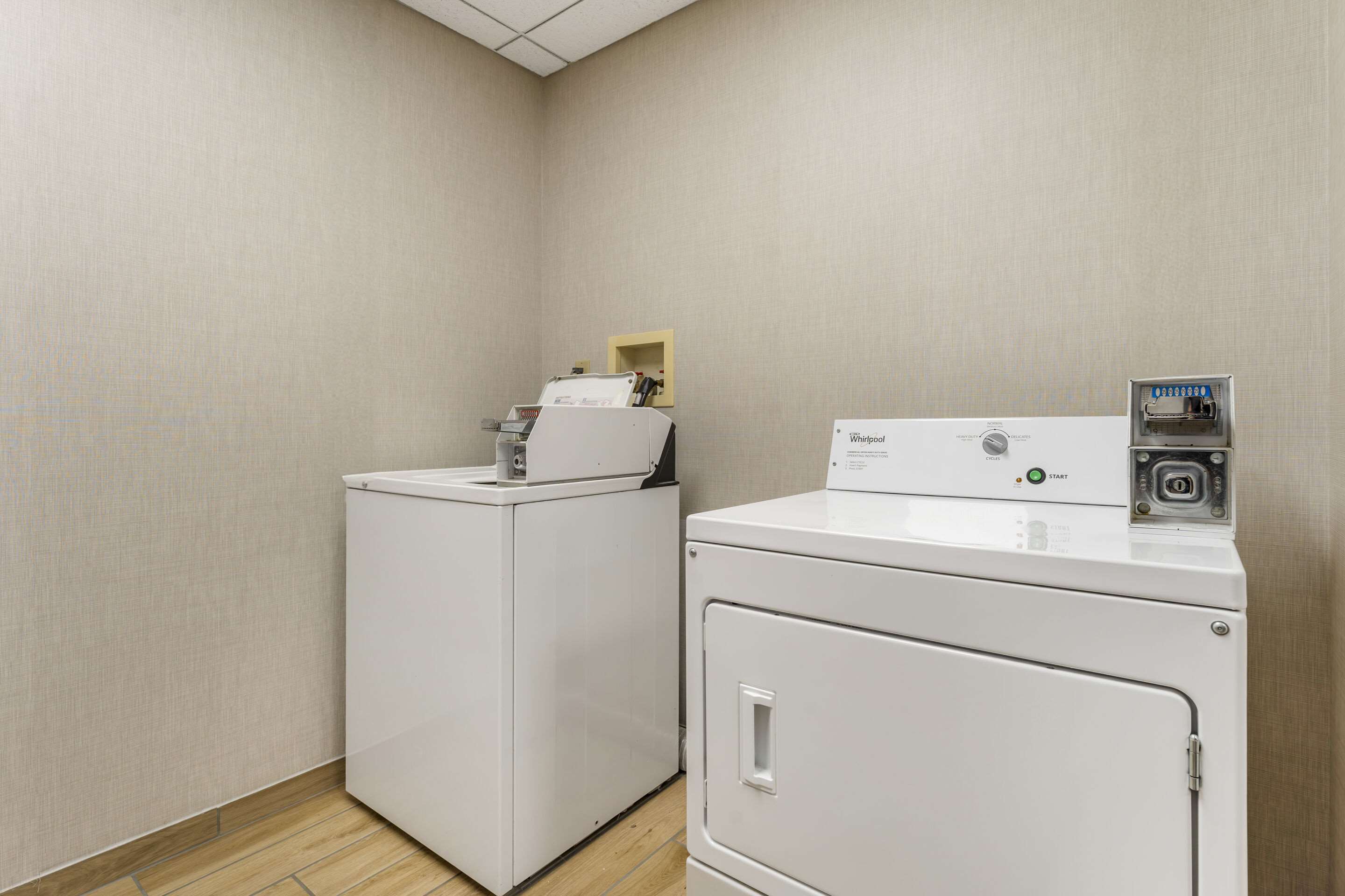 Guest laundry facilities | Comfort Inn & Suites LaVale - Cumberland