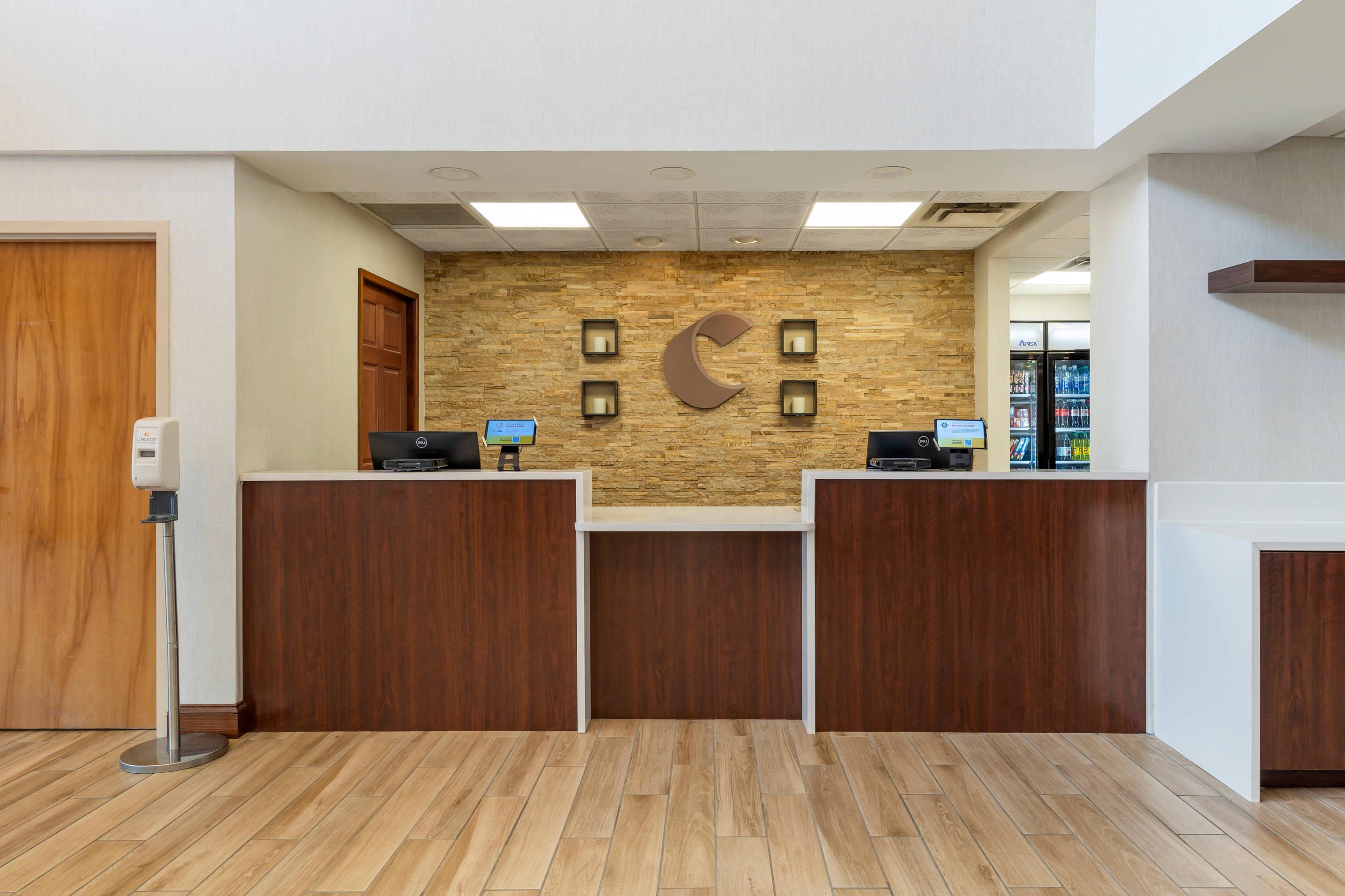 Front desk | Comfort Inn & Suites LaVale - Cumberland