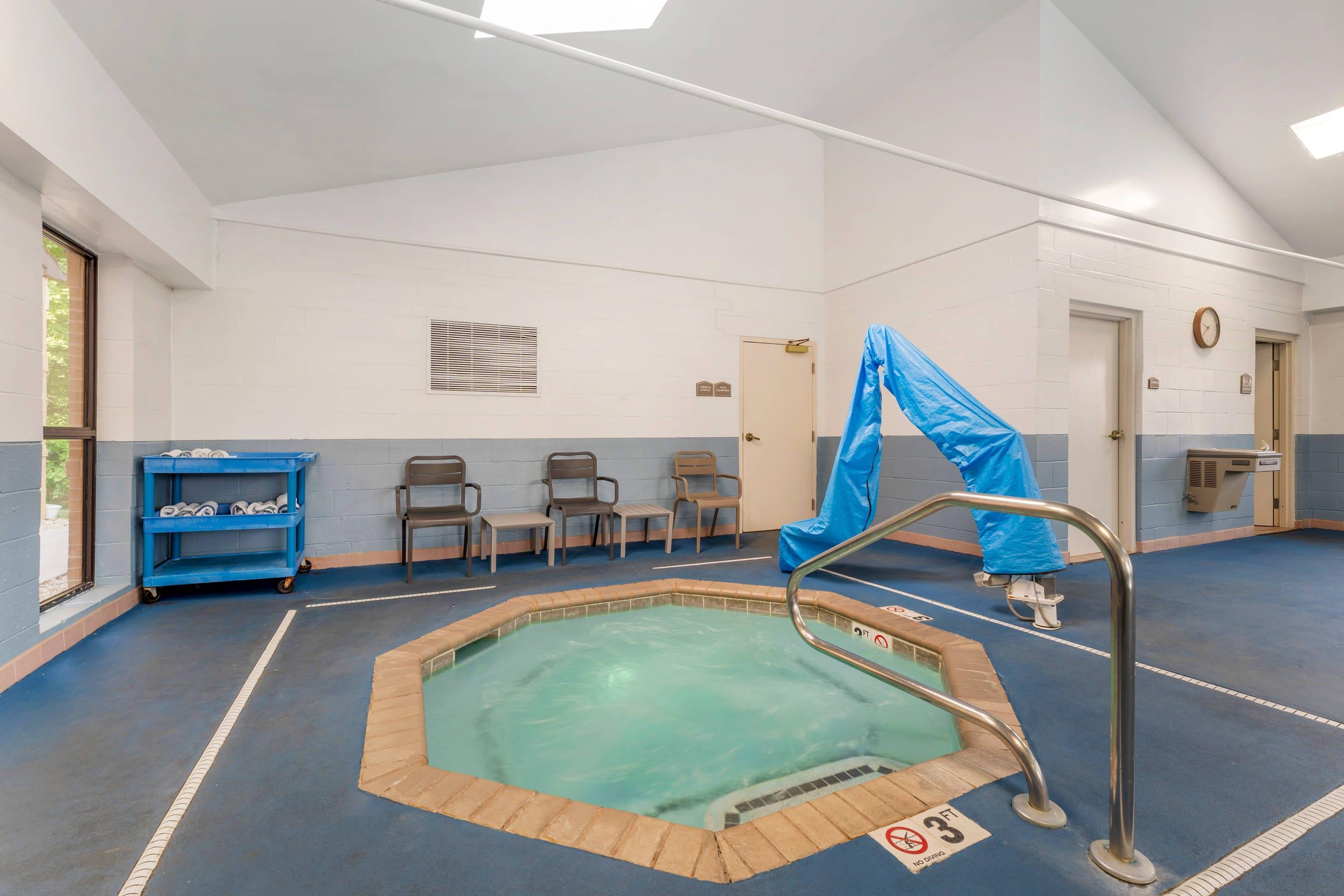 Indoor pool | Comfort Inn & Suites LaVale - Cumberland