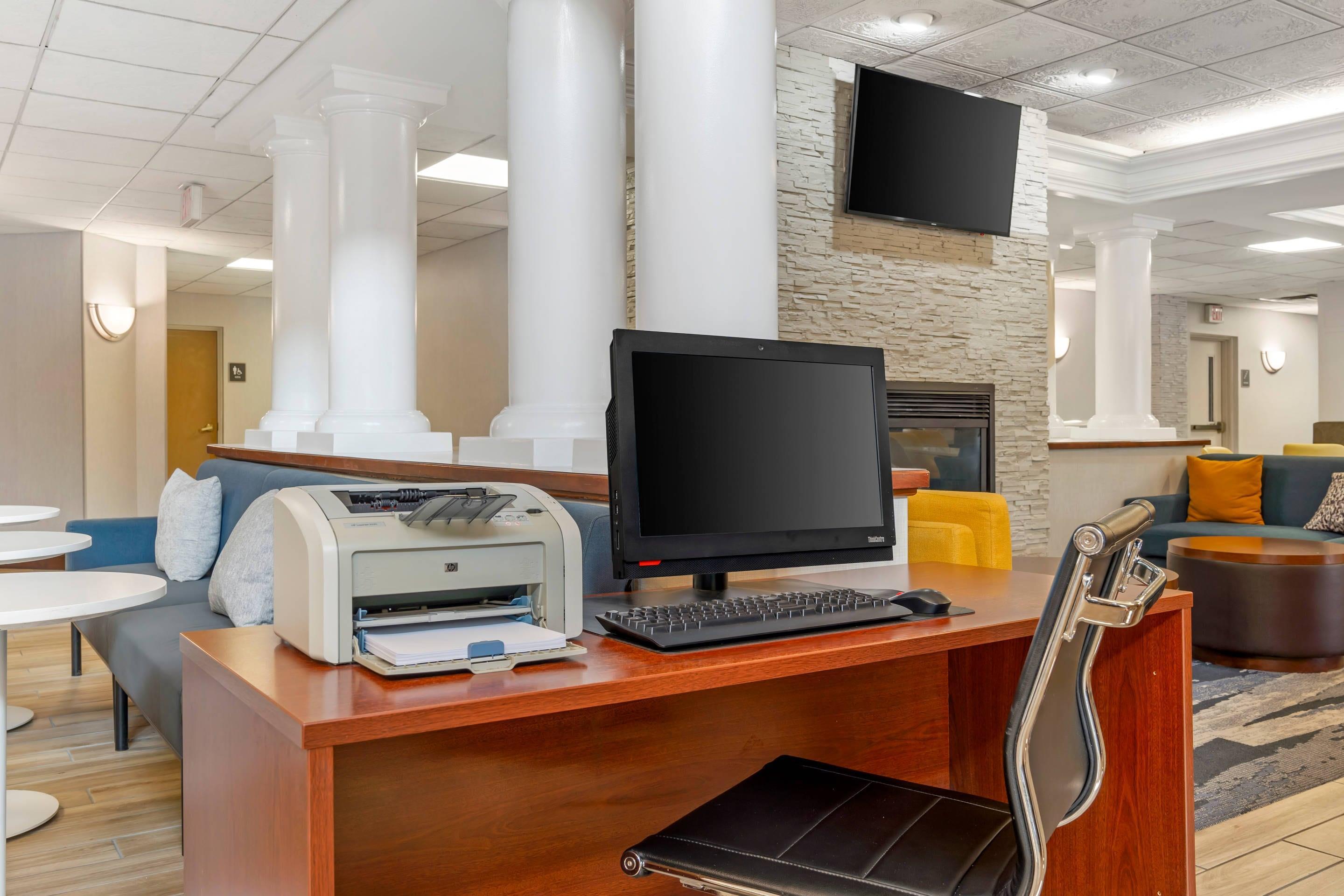 Computer in the lobby | Comfort Inn & Suites LaVale - Cumberland