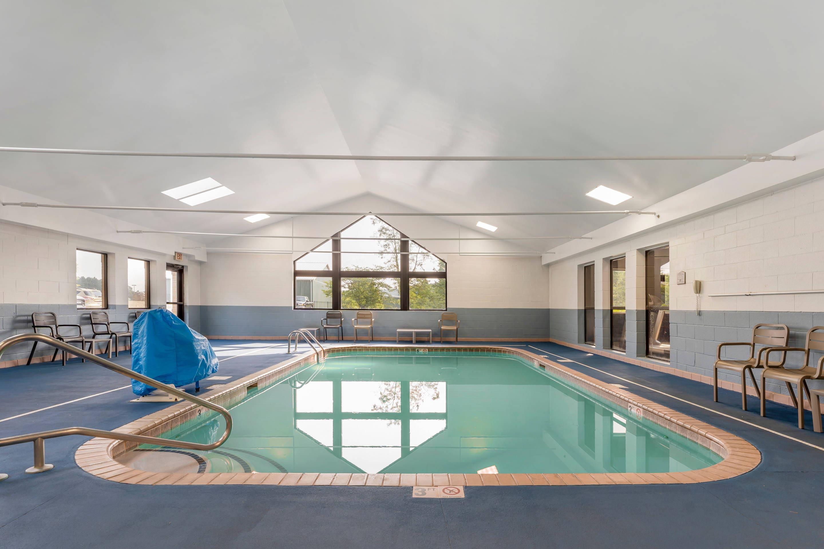 Indoor pool | Comfort Inn & Suites LaVale - Cumberland
