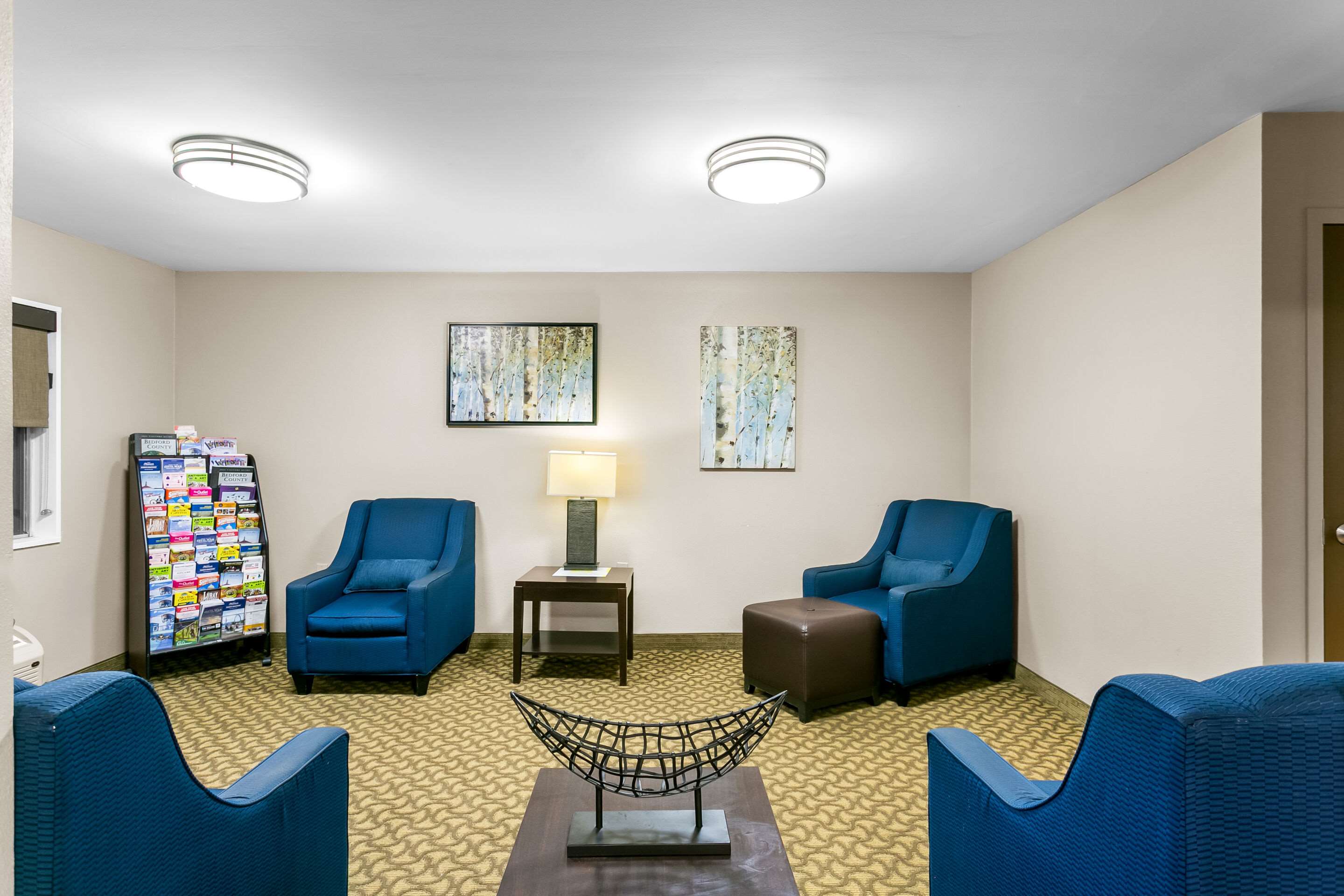Lobby with sitting area