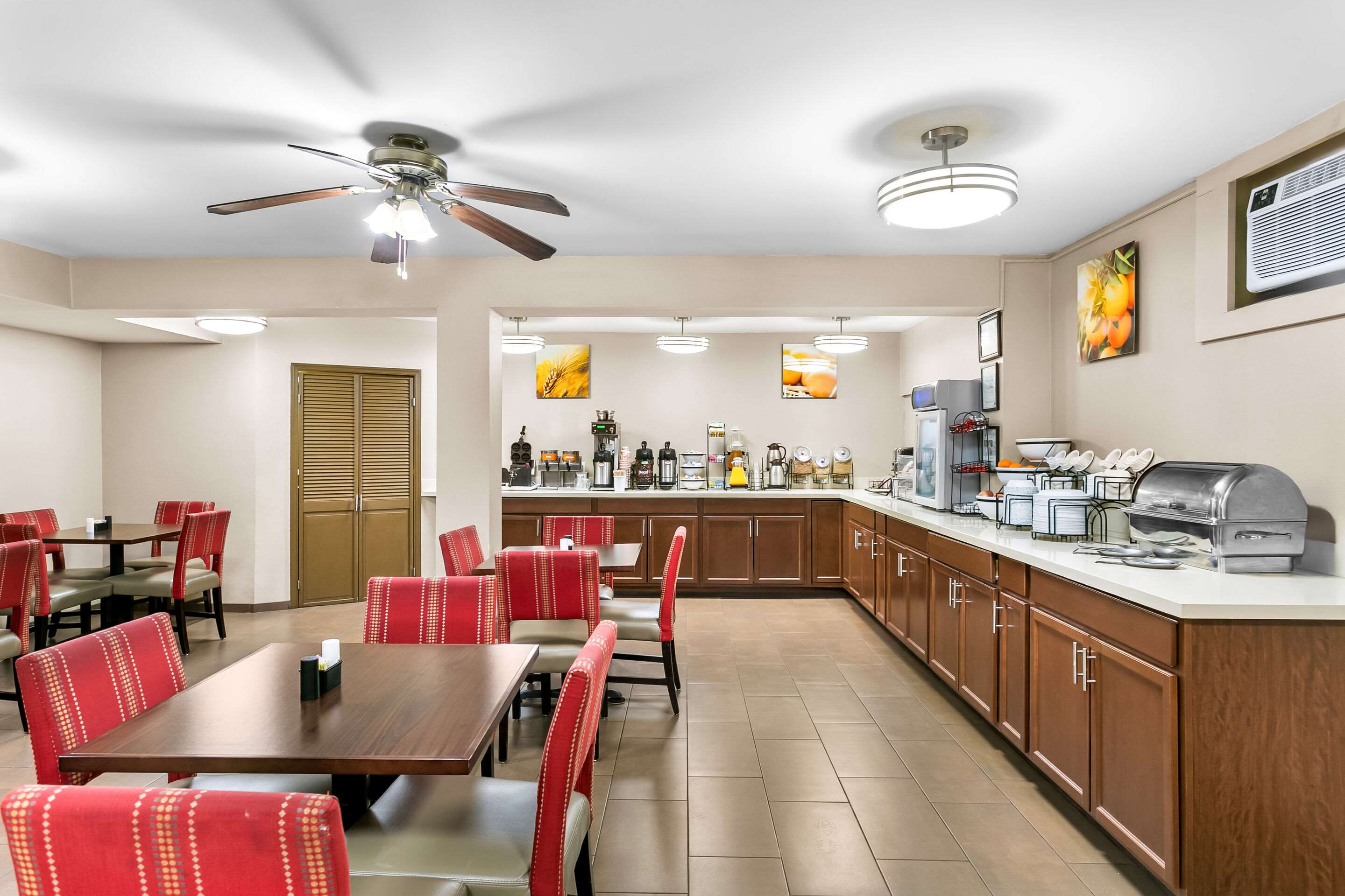 Breakfast area