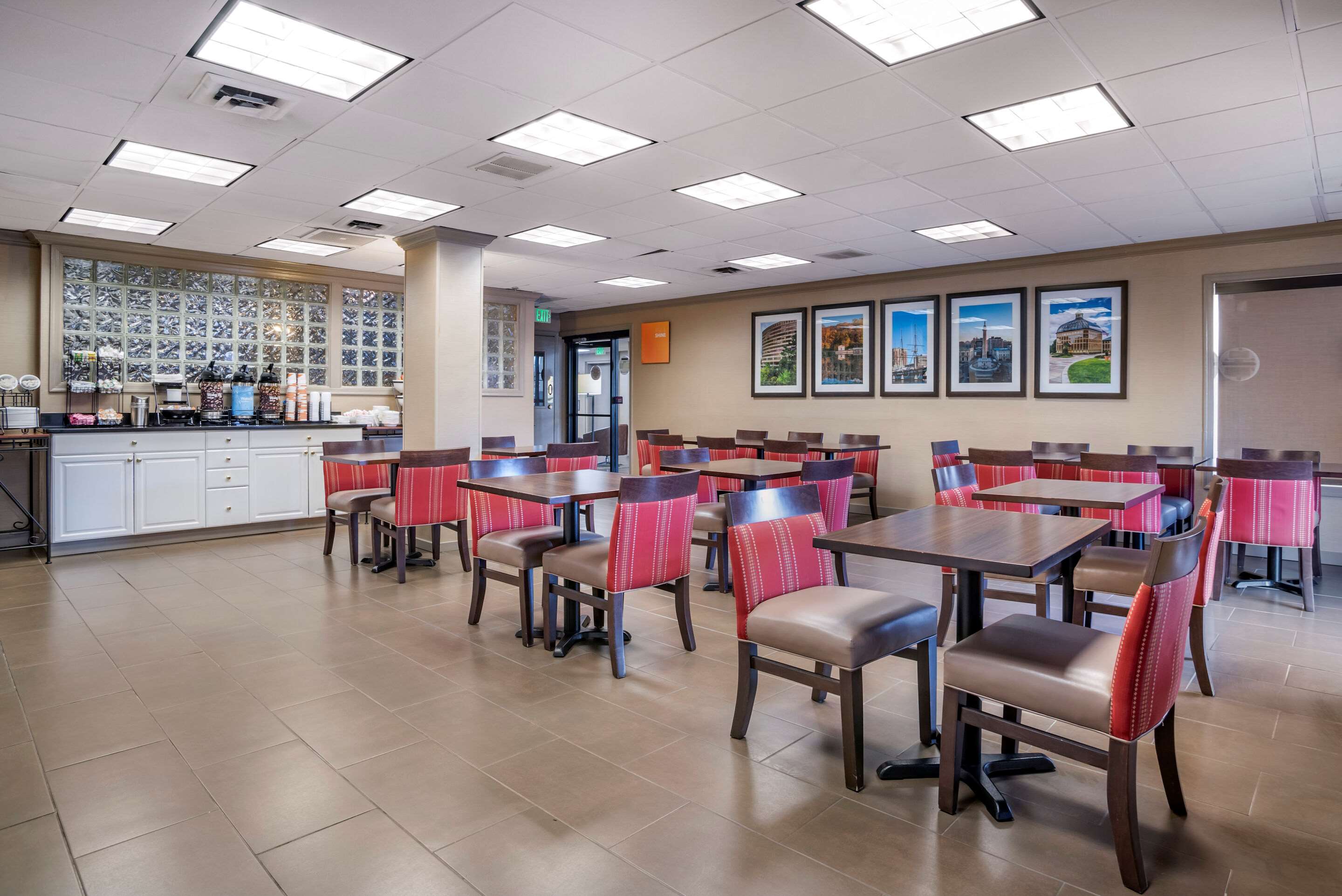 Enjoy breakfast in this seating area | Comfort Inn Towson