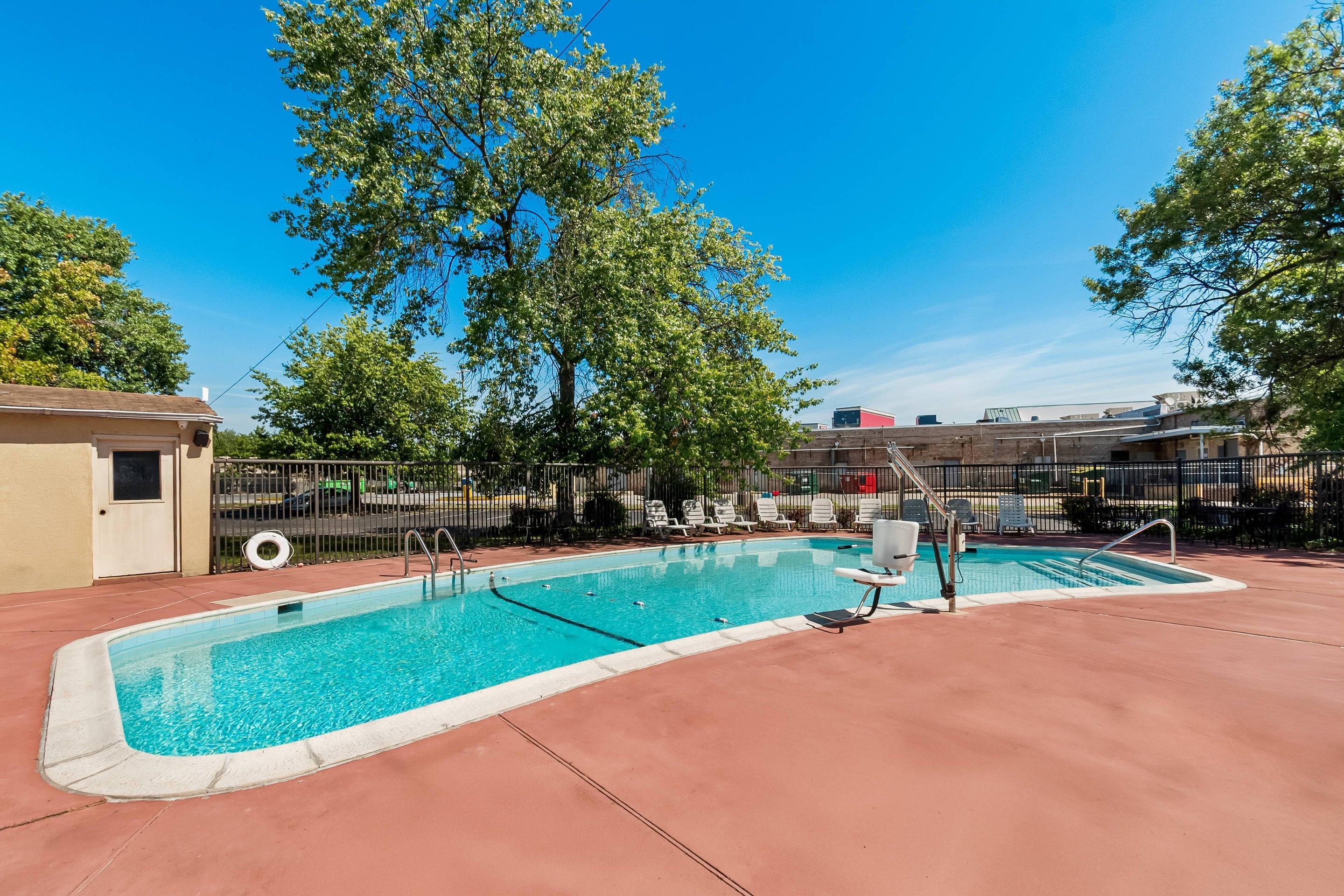 Outdoor pool | Comfort Inn Oxon Hill - National Harbor