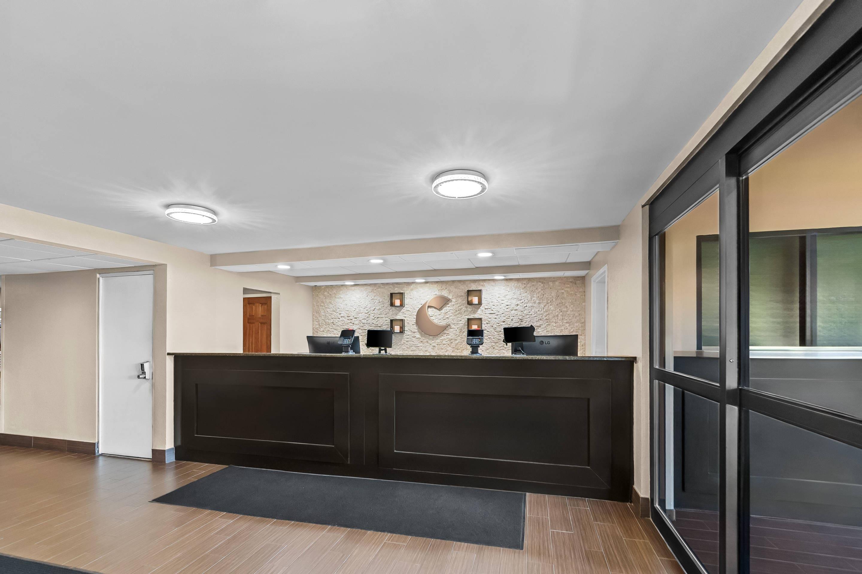 Front desk | Comfort Inn Oxon Hill - National Harbor