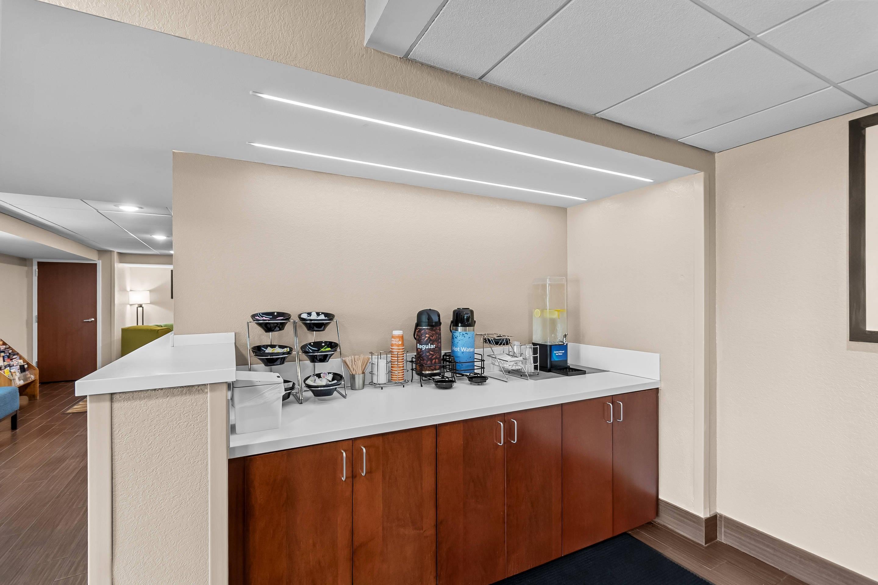 Coffee area | Comfort Inn Oxon Hill - National Harbor