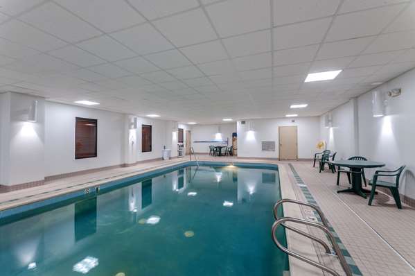 Pool - Quality Inn & Suites Edgewood - I-95, Exit 77