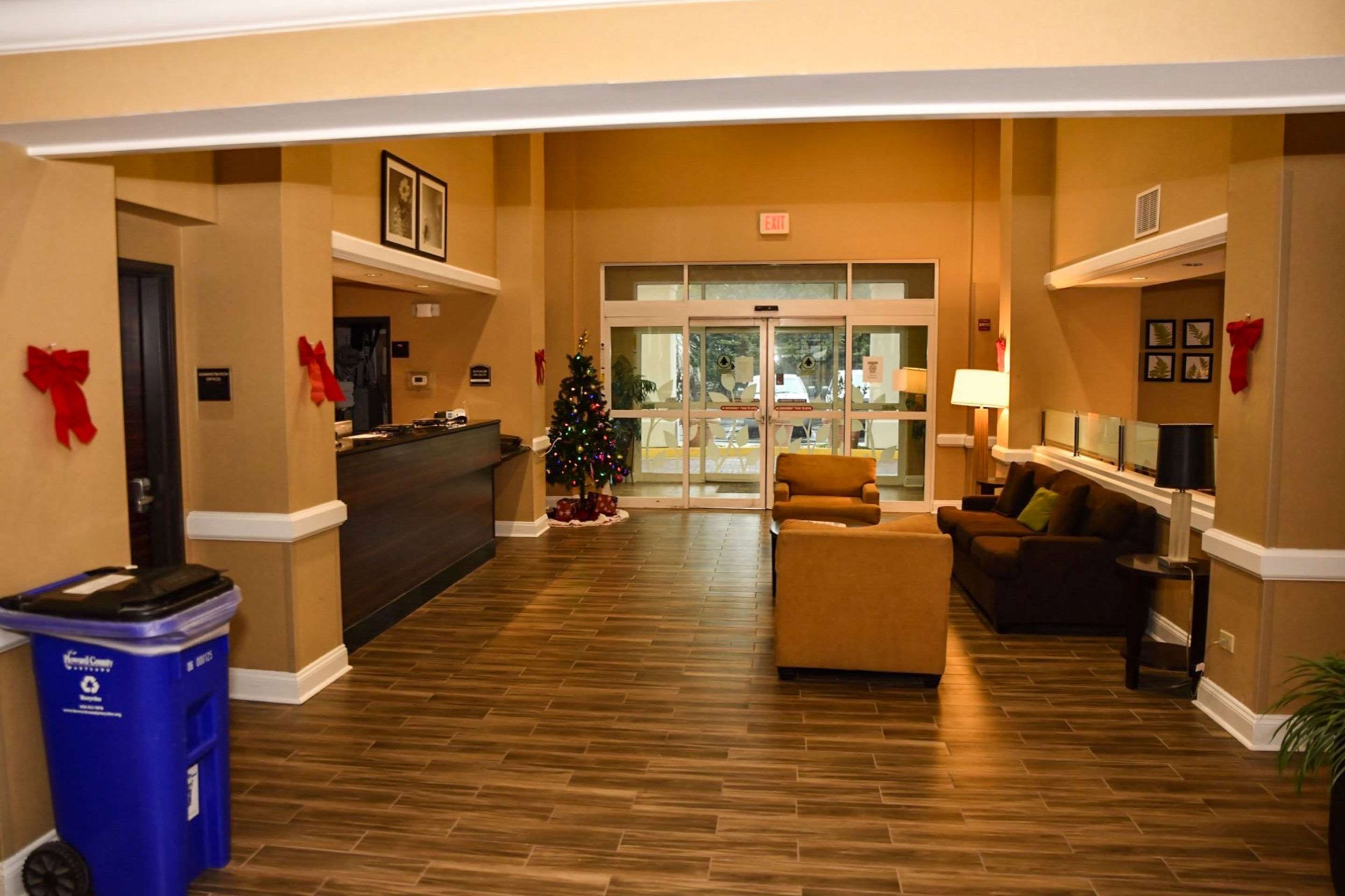 Spacious lobby with sitting area | Sleep Inn And Suites Laurel