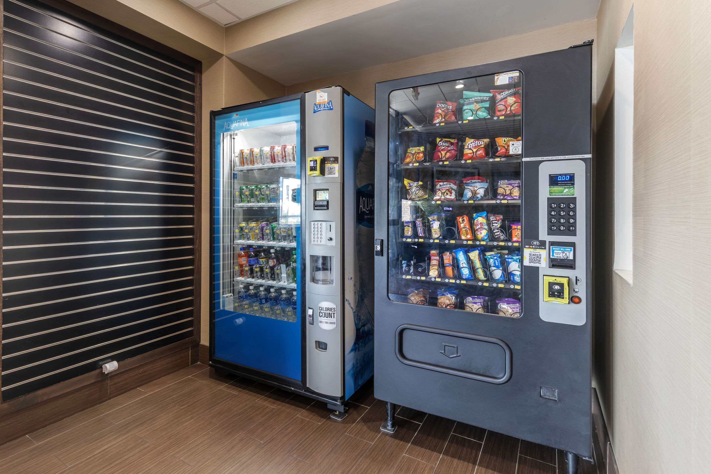 Hotel vending area | Comfort Inn & Suites Aberdeen
