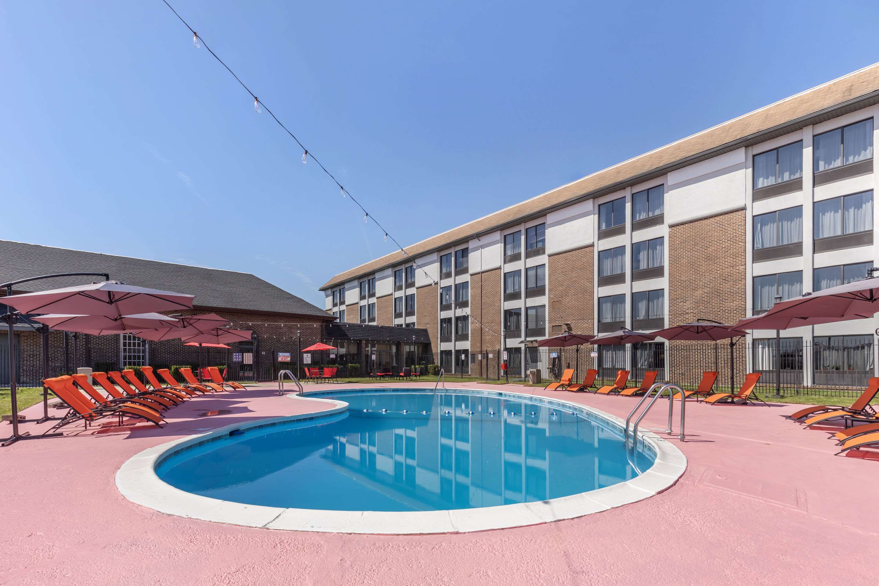 Outdoor pool | Comfort Inn & Suites Aberdeen