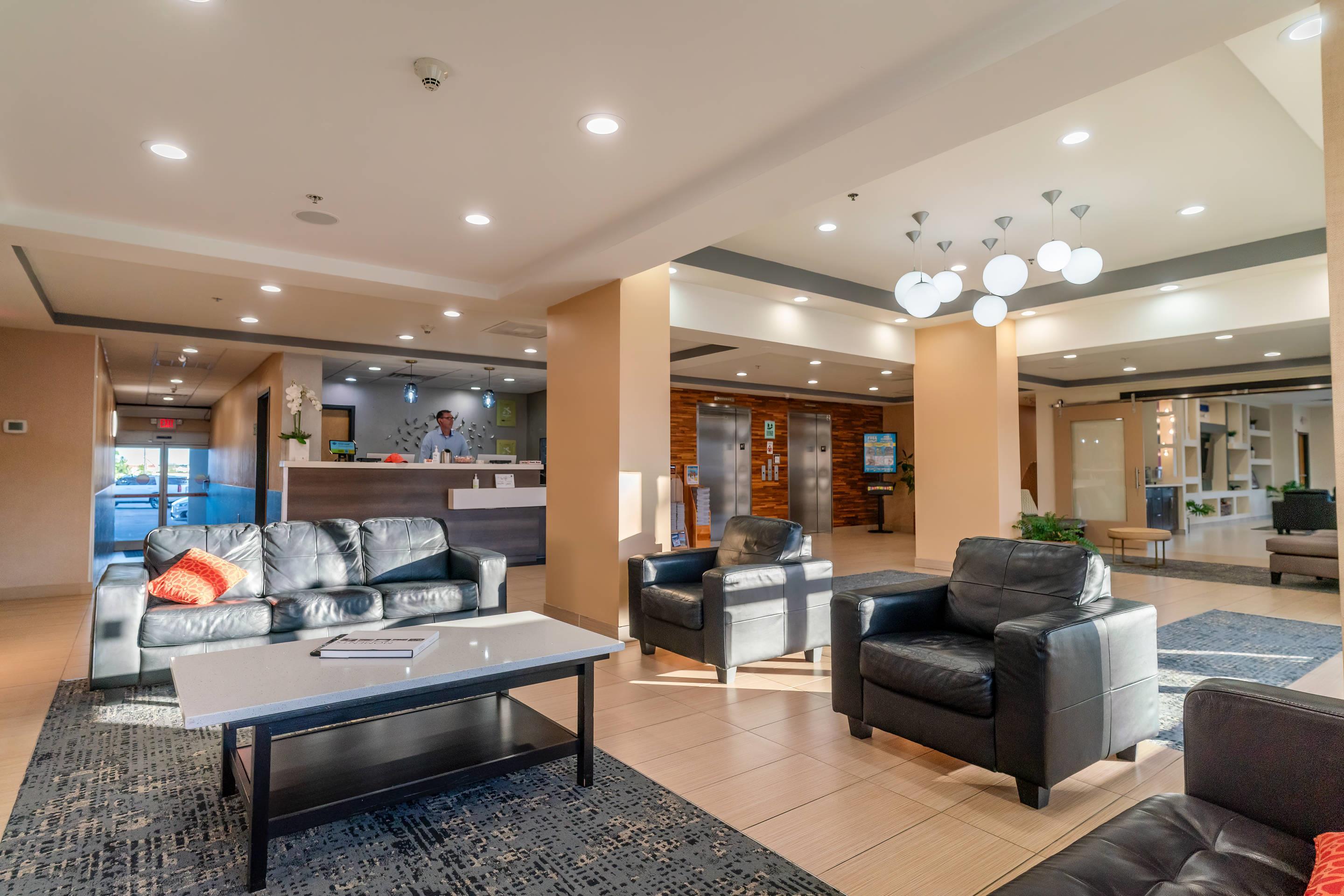 Hotel lobby | Gateway Hotel & Suites Ocean City, an Ascend Collection Hotel