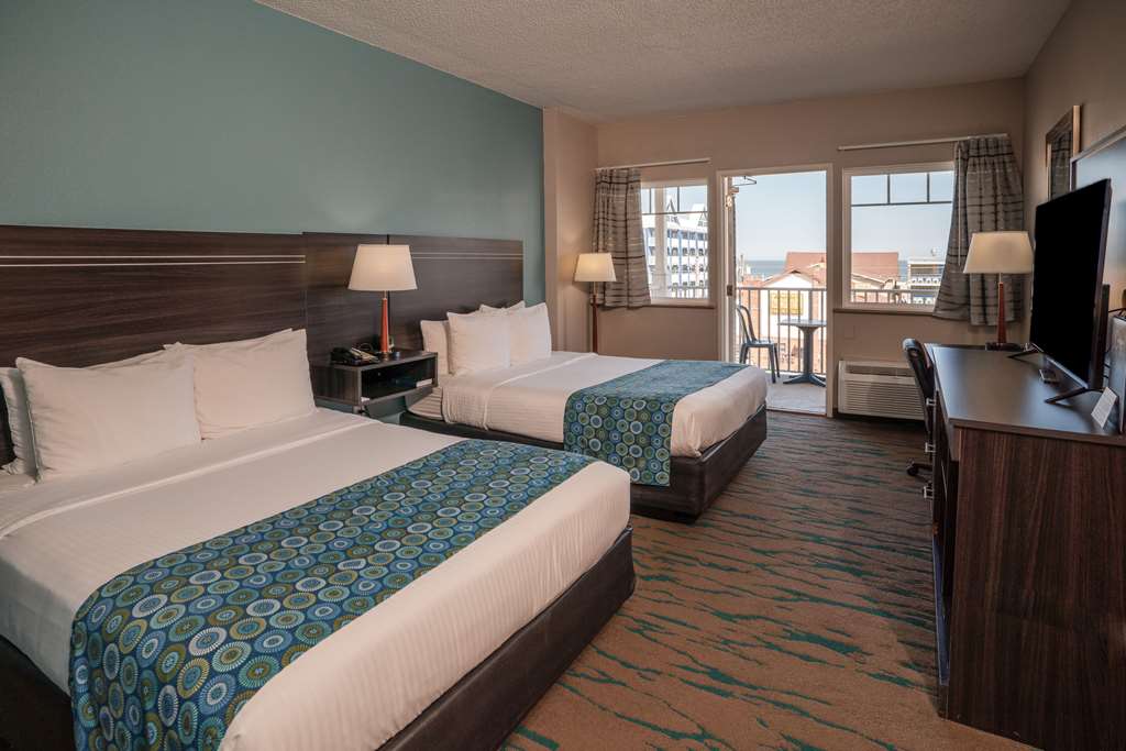 GATEWAY HOTEL AND SUITES AN ASCEND-guestroom-Guest Room,On-Site.jpg