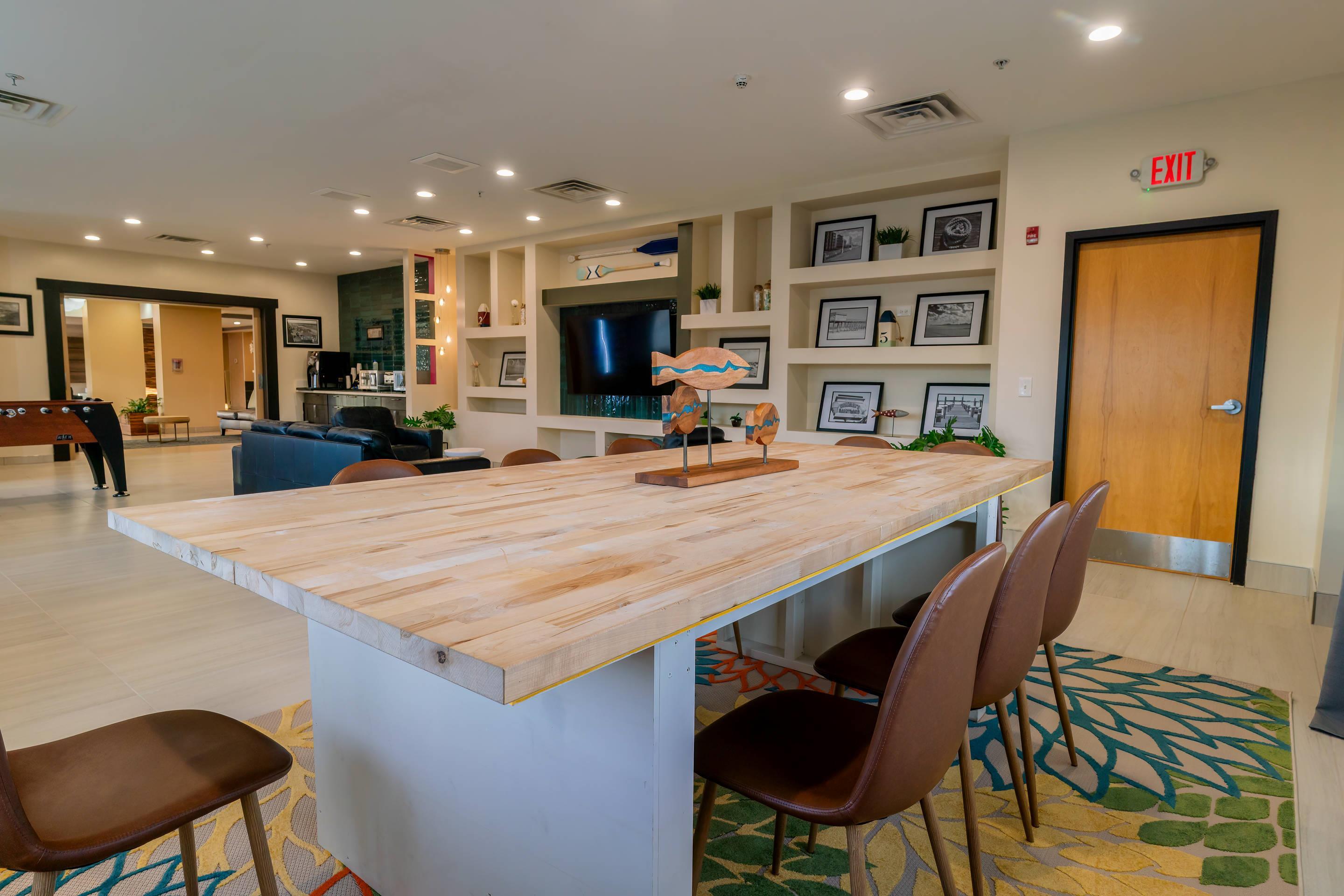 Lounge | Gateway Hotel & Suites Ocean City, an Ascend Collection Hotel