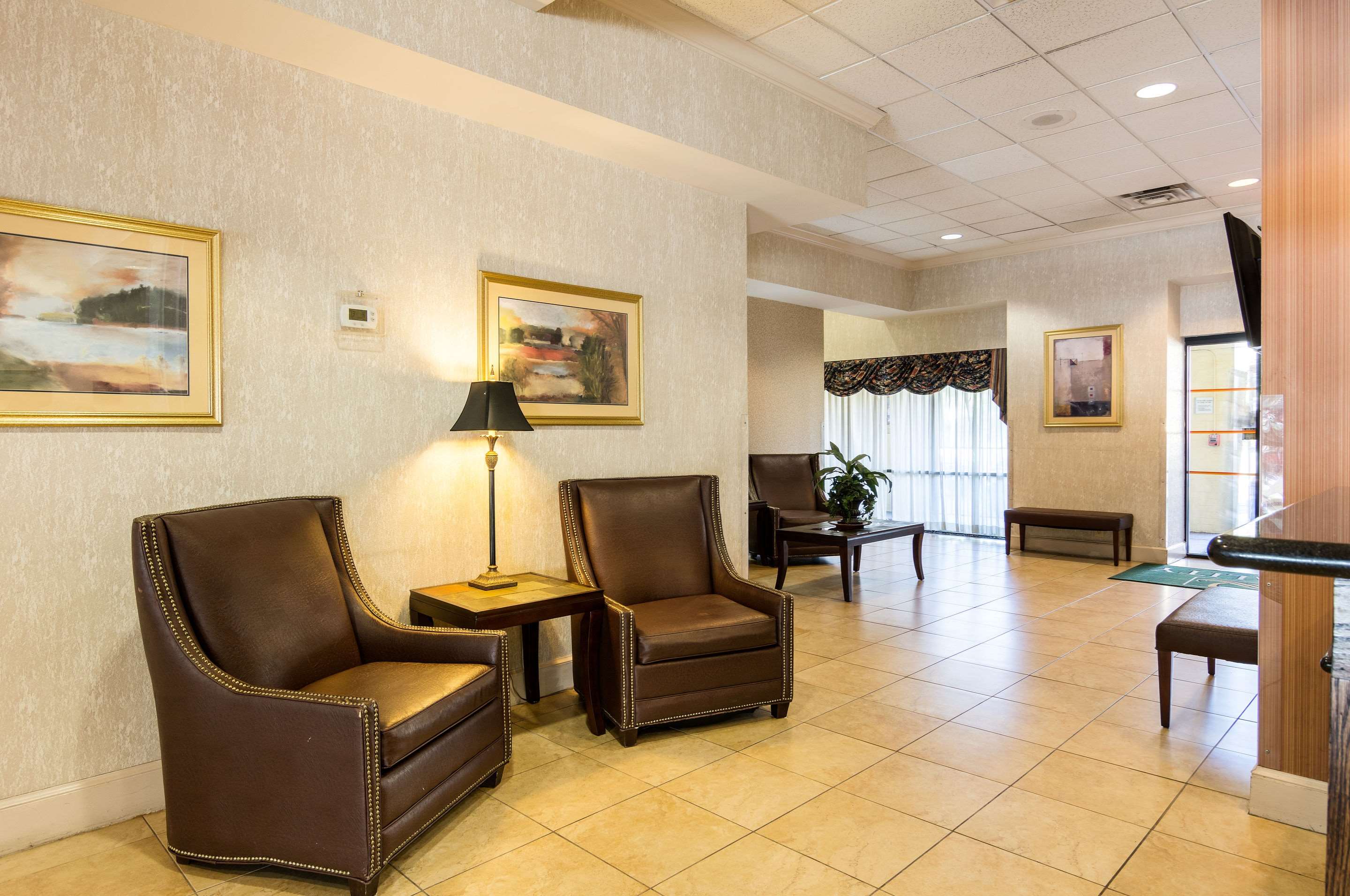 Lobby with sitting area | Quality Inn Near Joint Base Andrews-Washington Area