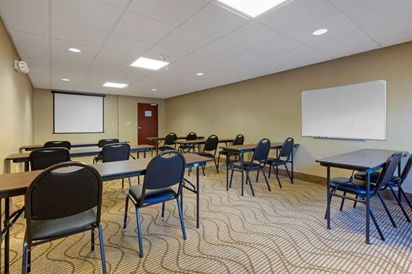  - Comfort Suites & Suites Cambridge