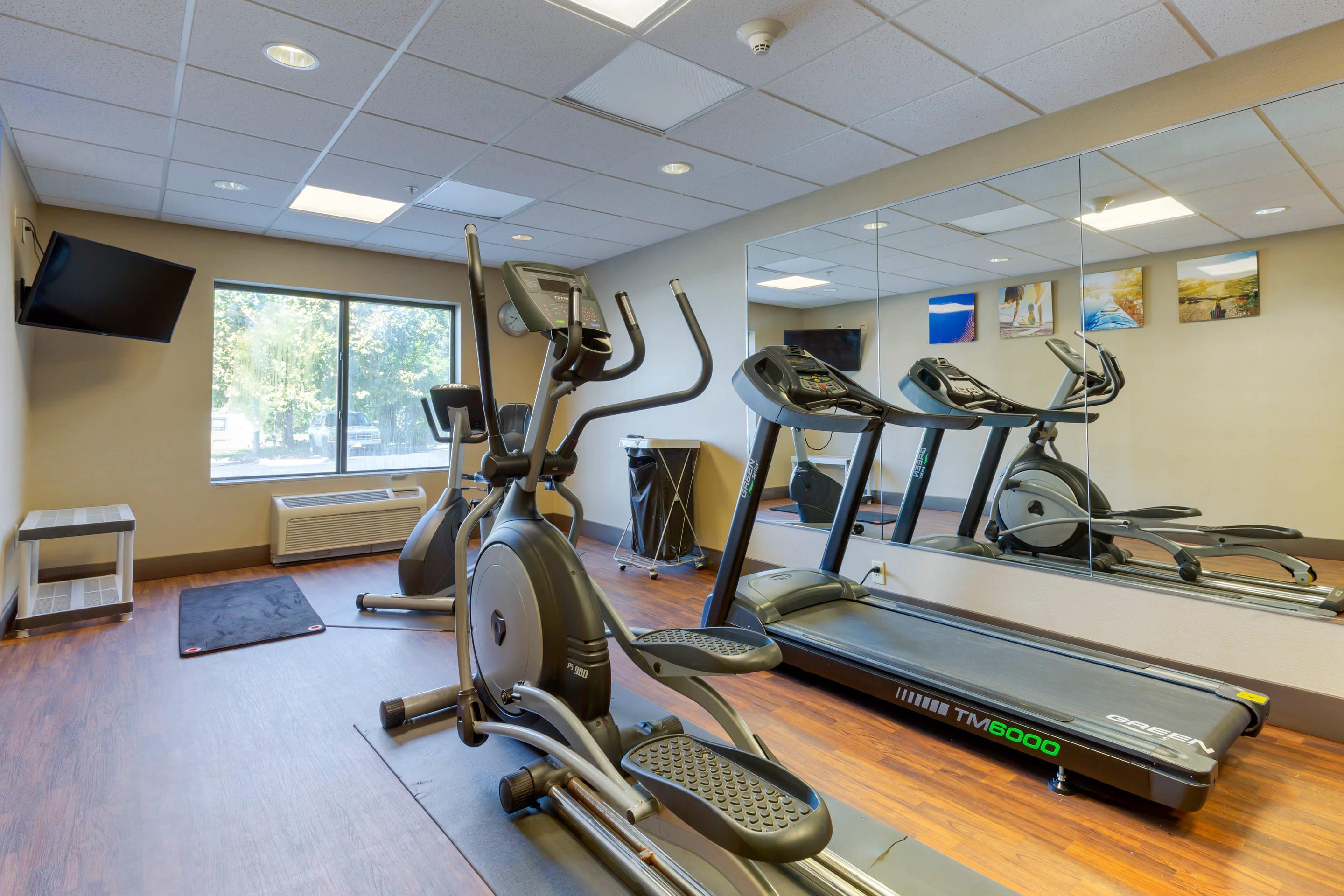 Fitness center | Comfort Inn & Suites Cambridge