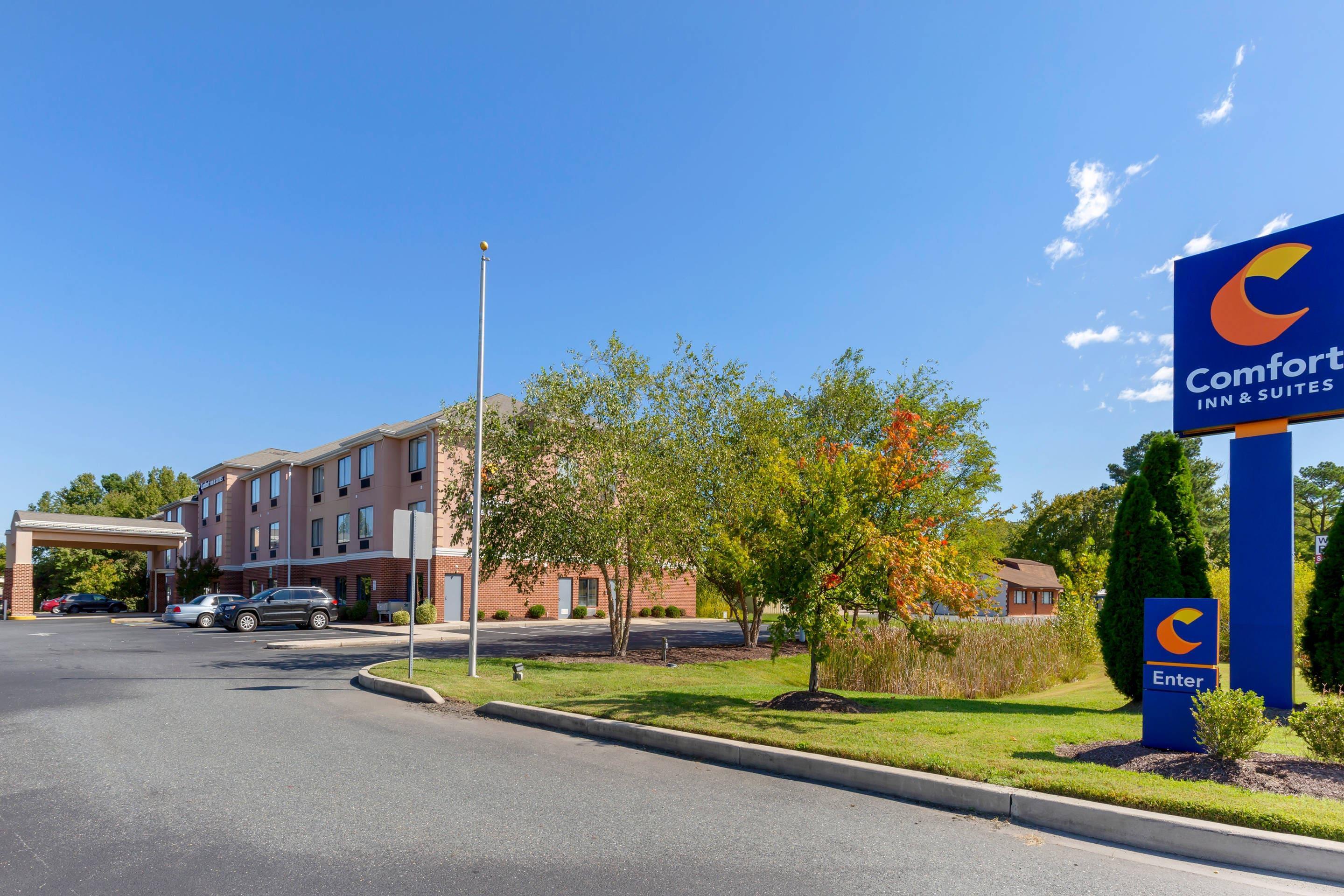 Hotel exterior | Comfort Inn & Suites Cambridge