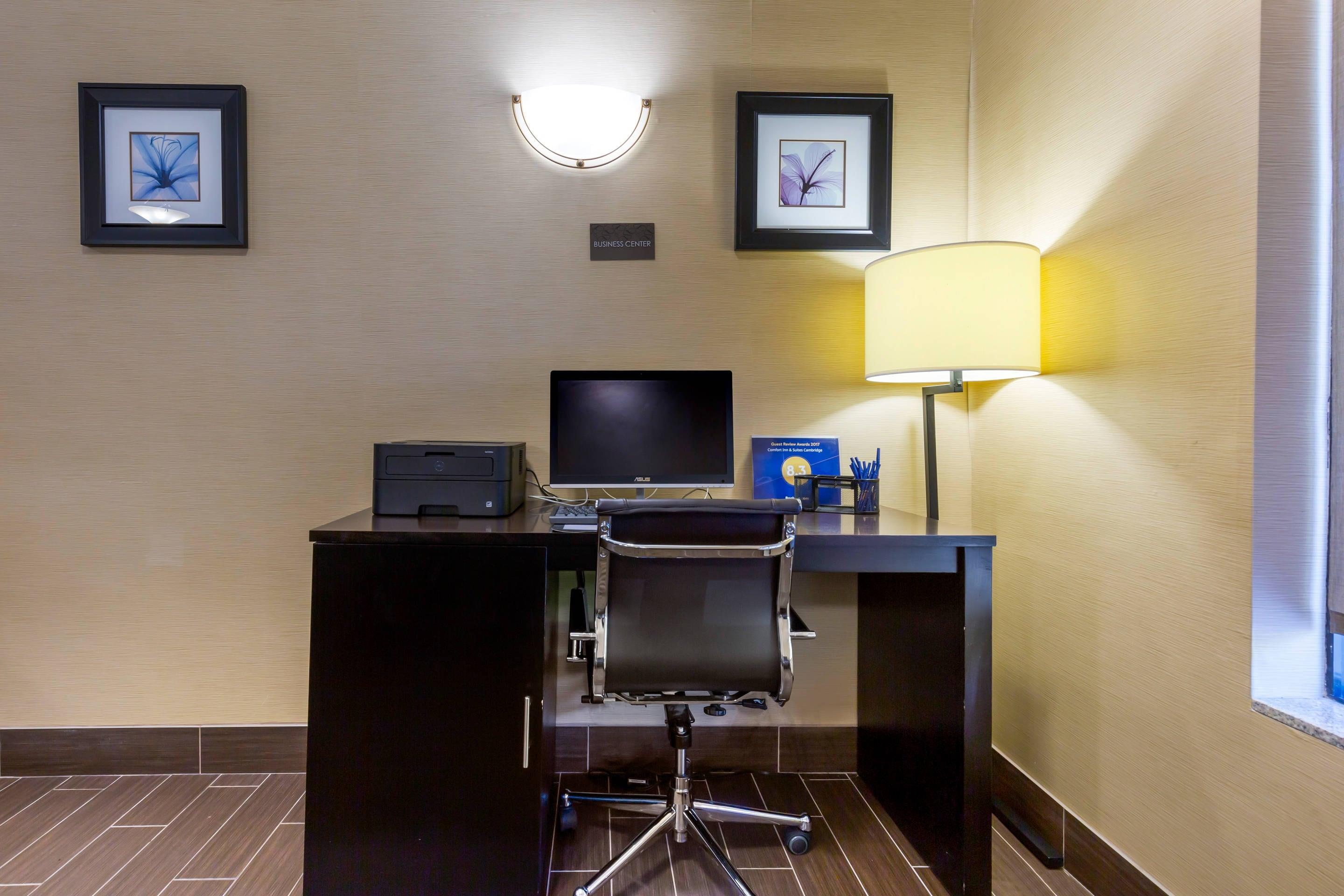 Business center | Comfort Inn & Suites Cambridge