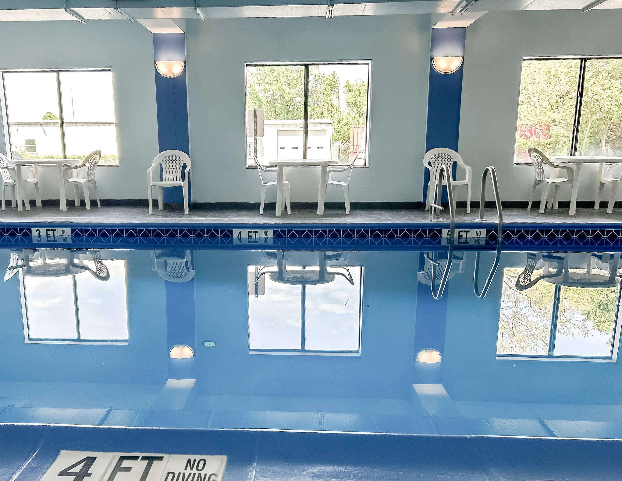 Indoor pool | Comfort Inn & Suites Cambridge