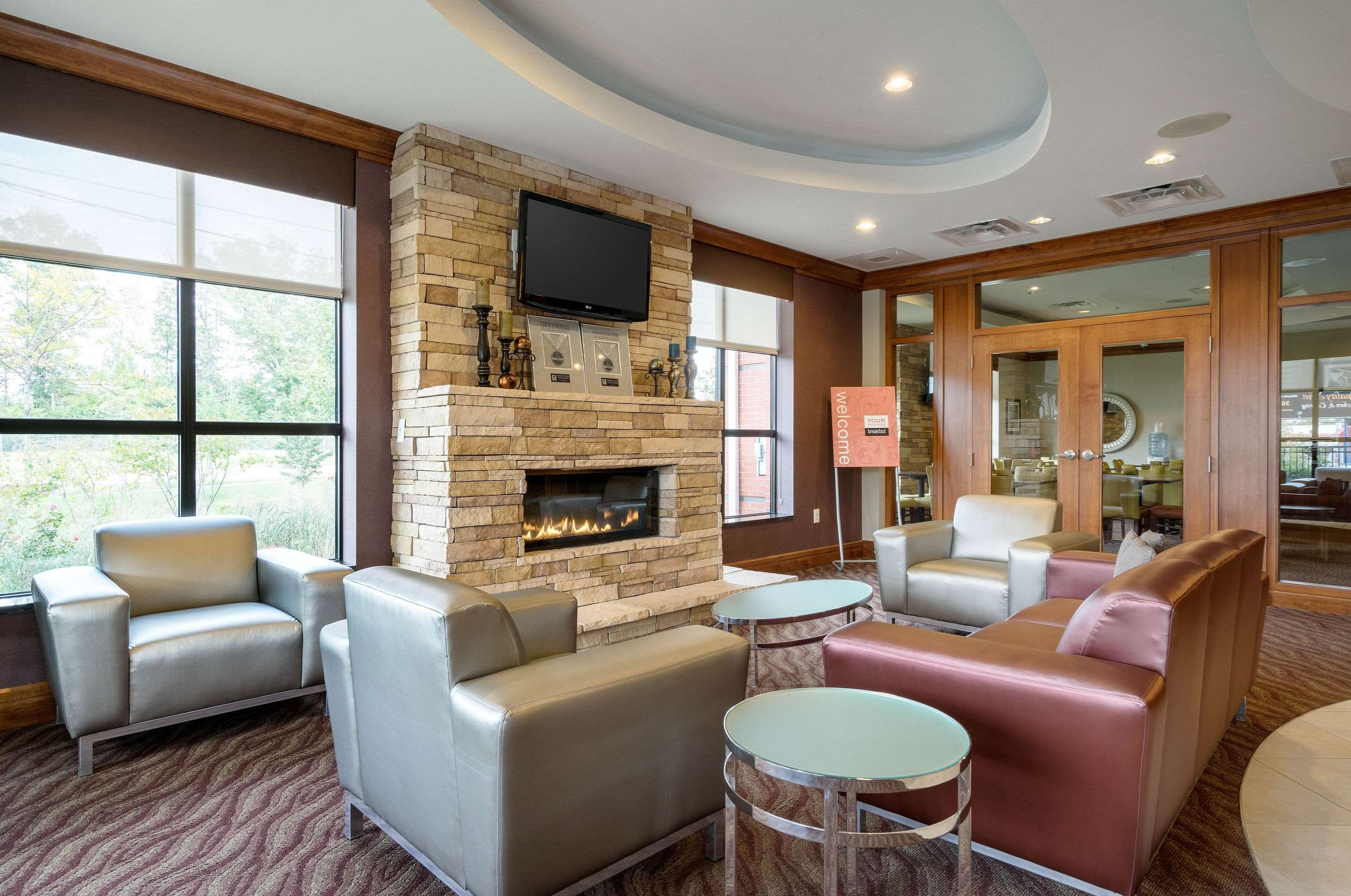 Lobby with sitting area | Comfort Inn & Suites