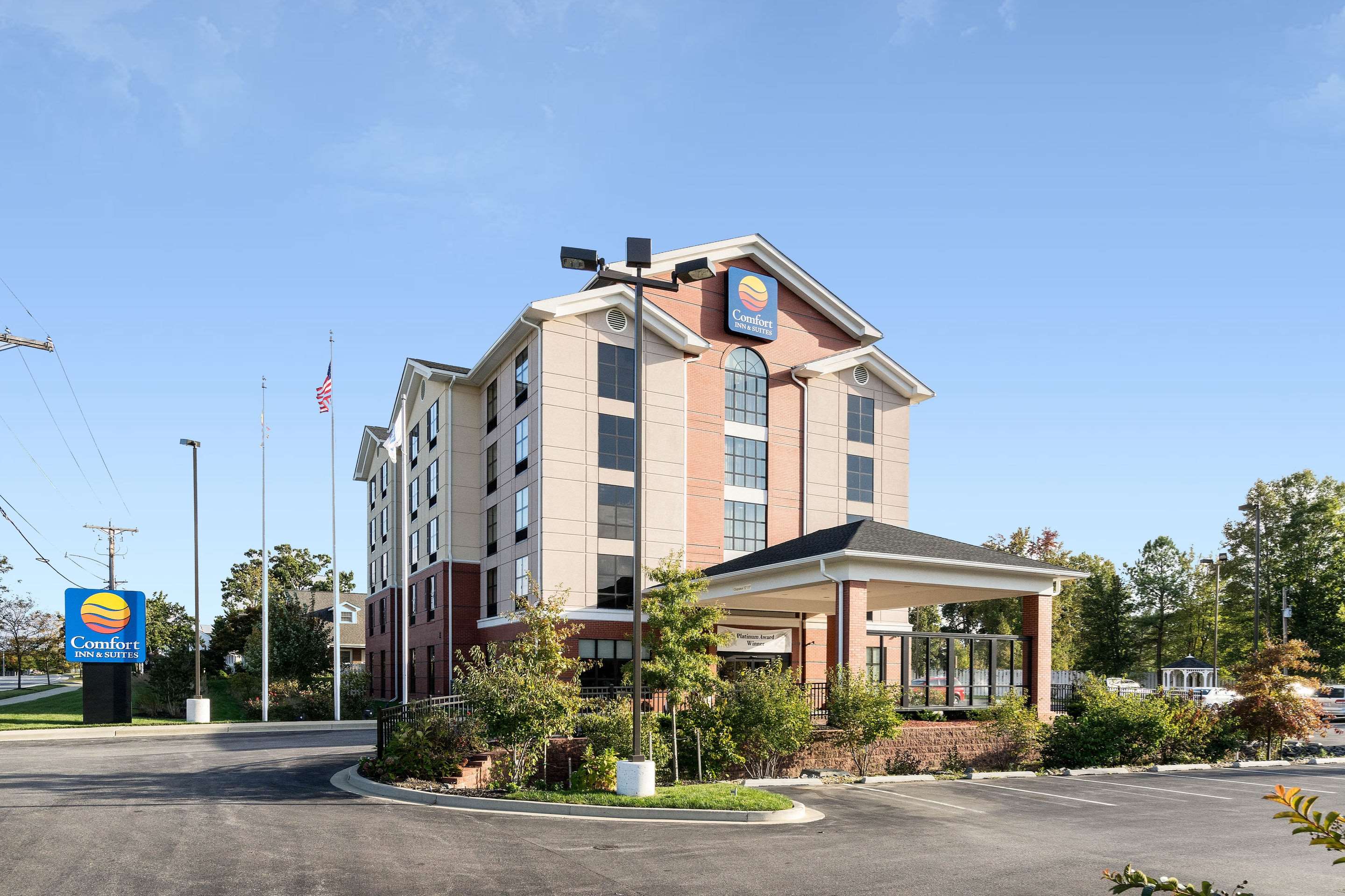 Hotel Exterior | Comfort Inn & Suites