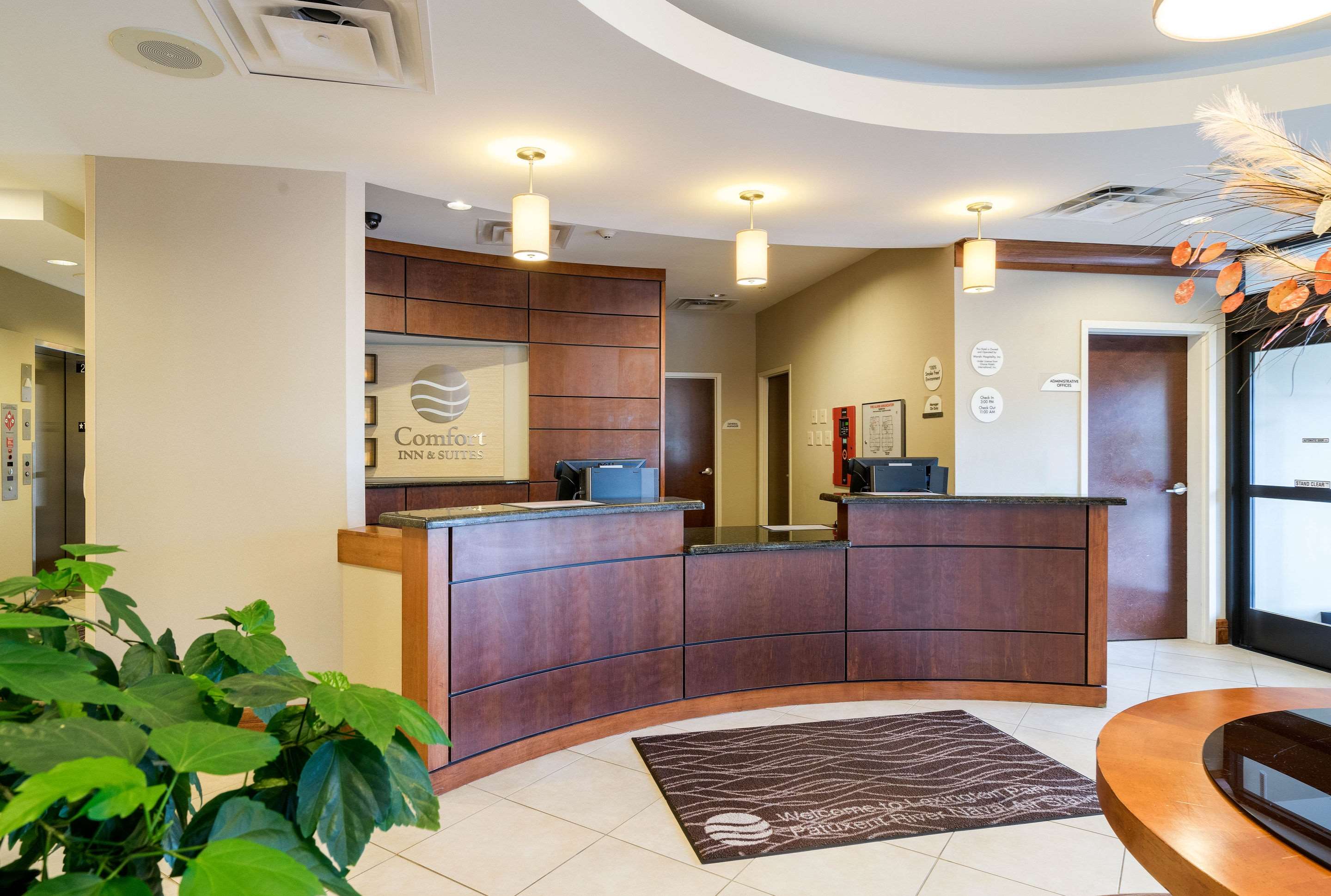 Front desk | Comfort Inn & Suites