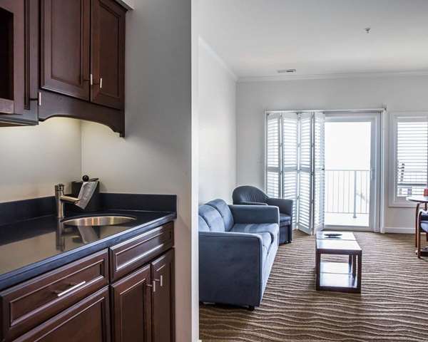  - Island Inn & Suites Piney Point