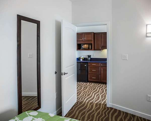 Suite - Island Inn & Suites Piney Point