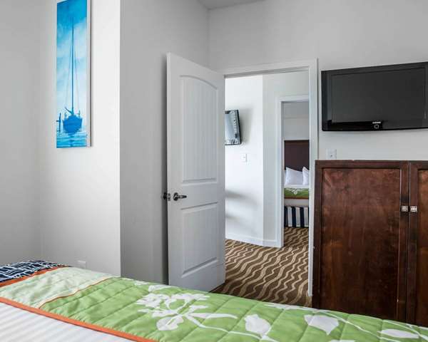 Suite - Island Inn & Suites Piney Point
