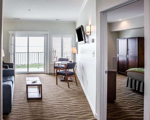 Suite - Island Inn & Suites Piney Point